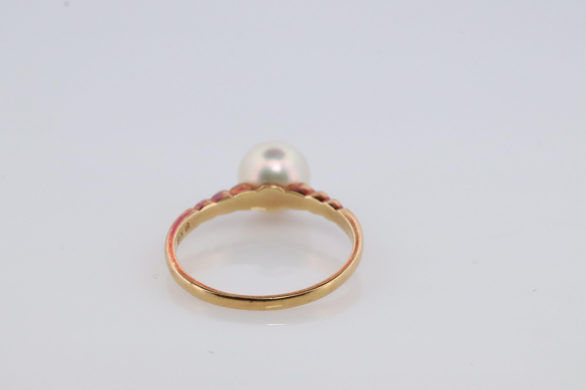 Mikimoto Ring. Vintage 18k Gold Mikimoto Solitaire Pearl ring. Mikimoto Pearl