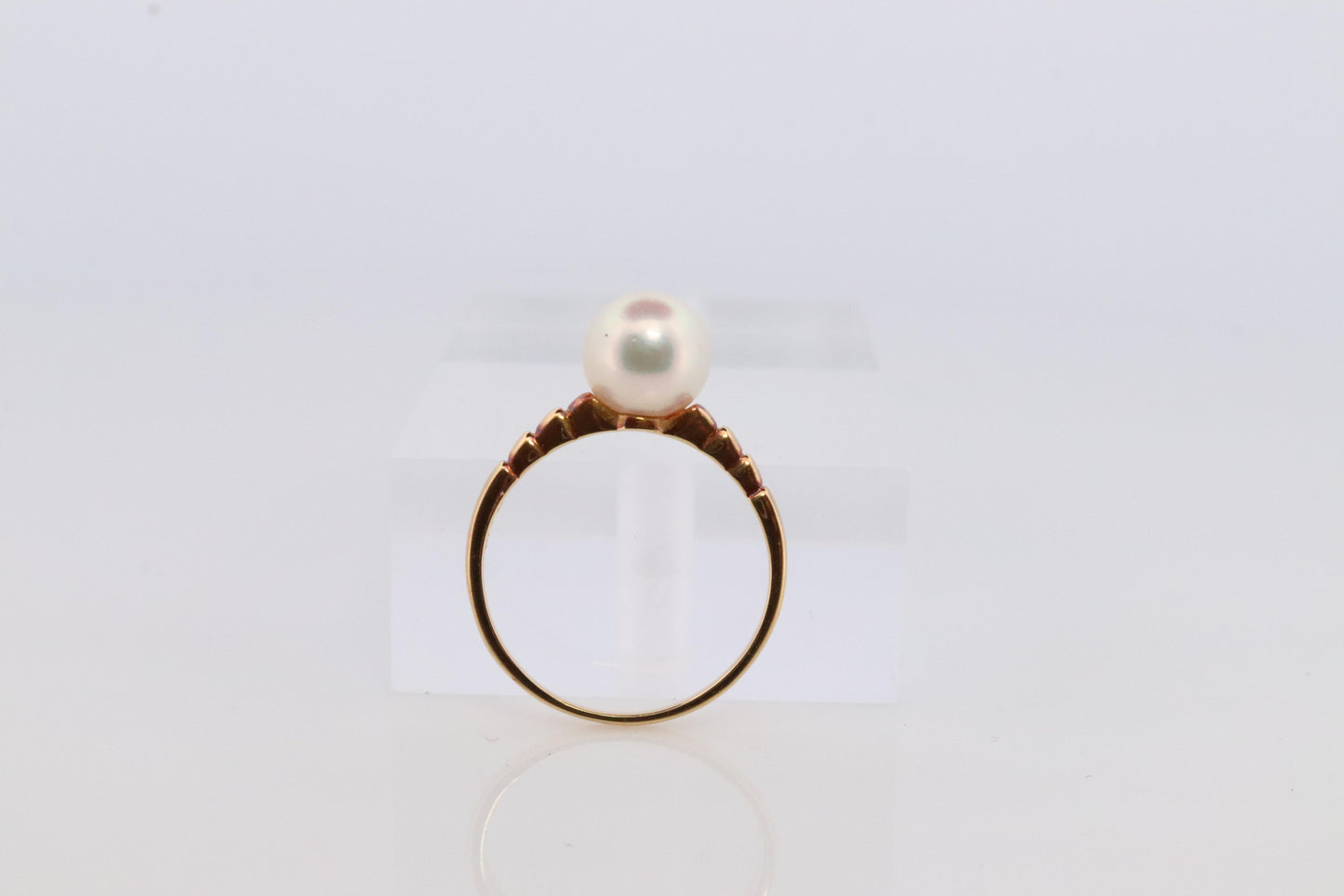 Mikimoto Ring. Vintage 18k Gold Mikimoto Solitaire Pearl ring. Mikimoto Pearl