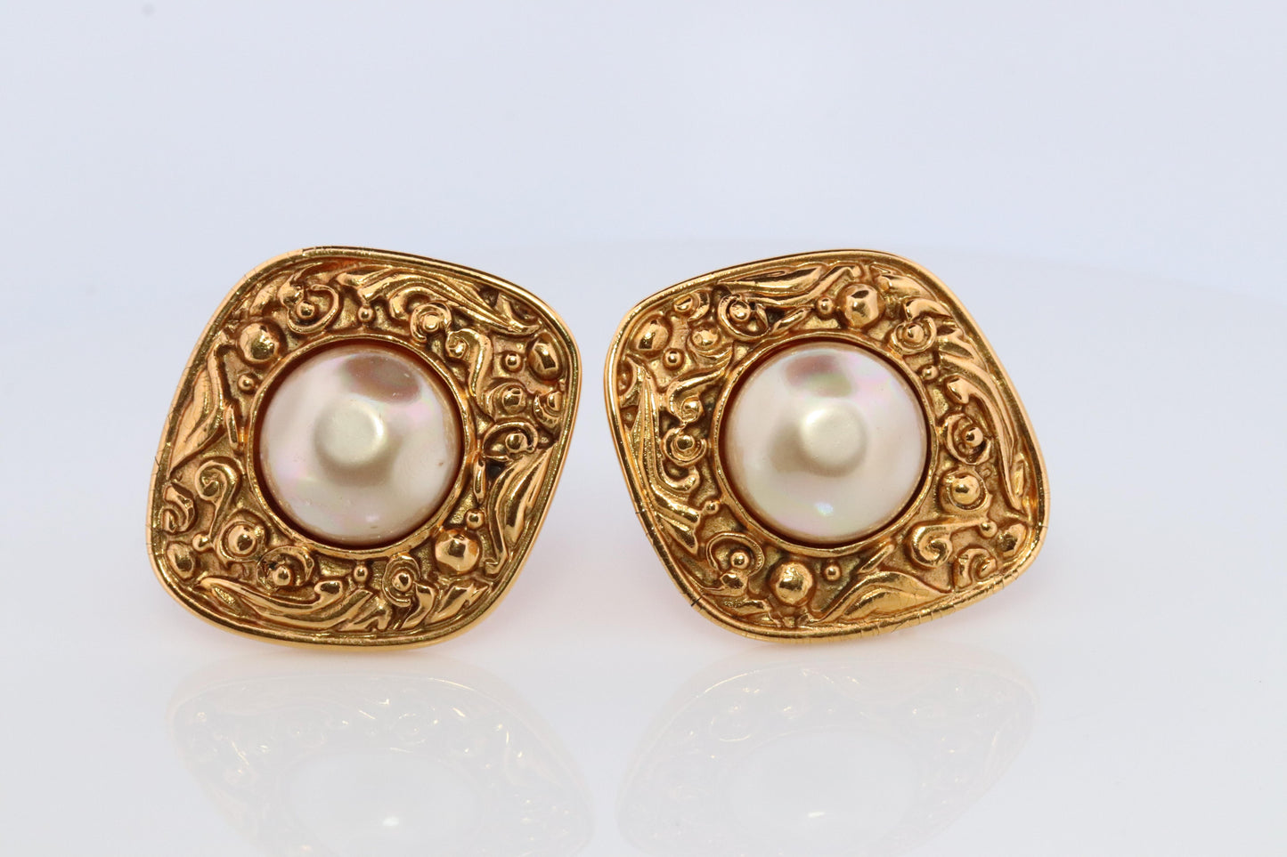 Chanel Earrings. Genuine  CHANEL Mabe Pearl Byzantine Clip on earrings.