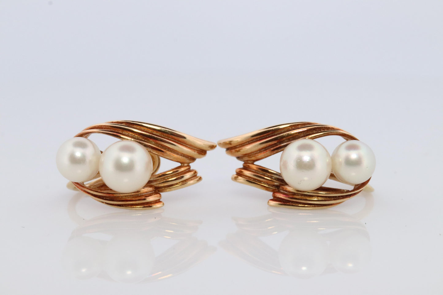 Mikimoto Earrings. Vintage 14k Gold Mikimoto Pearl cluster Clip Ons. Unpierced