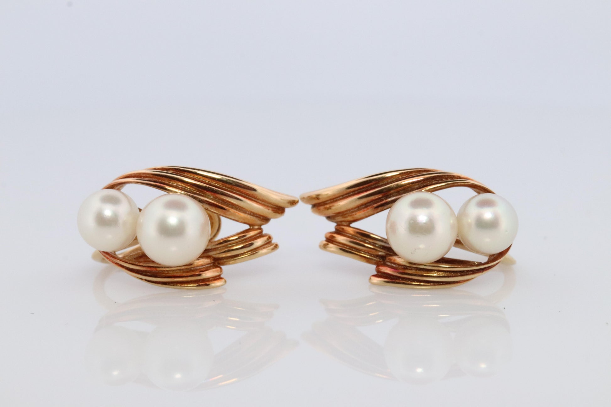 Mikimoto Earrings. Vintage 14k Gold Mikimoto Pearl cluster Clip Ons. Unpierced