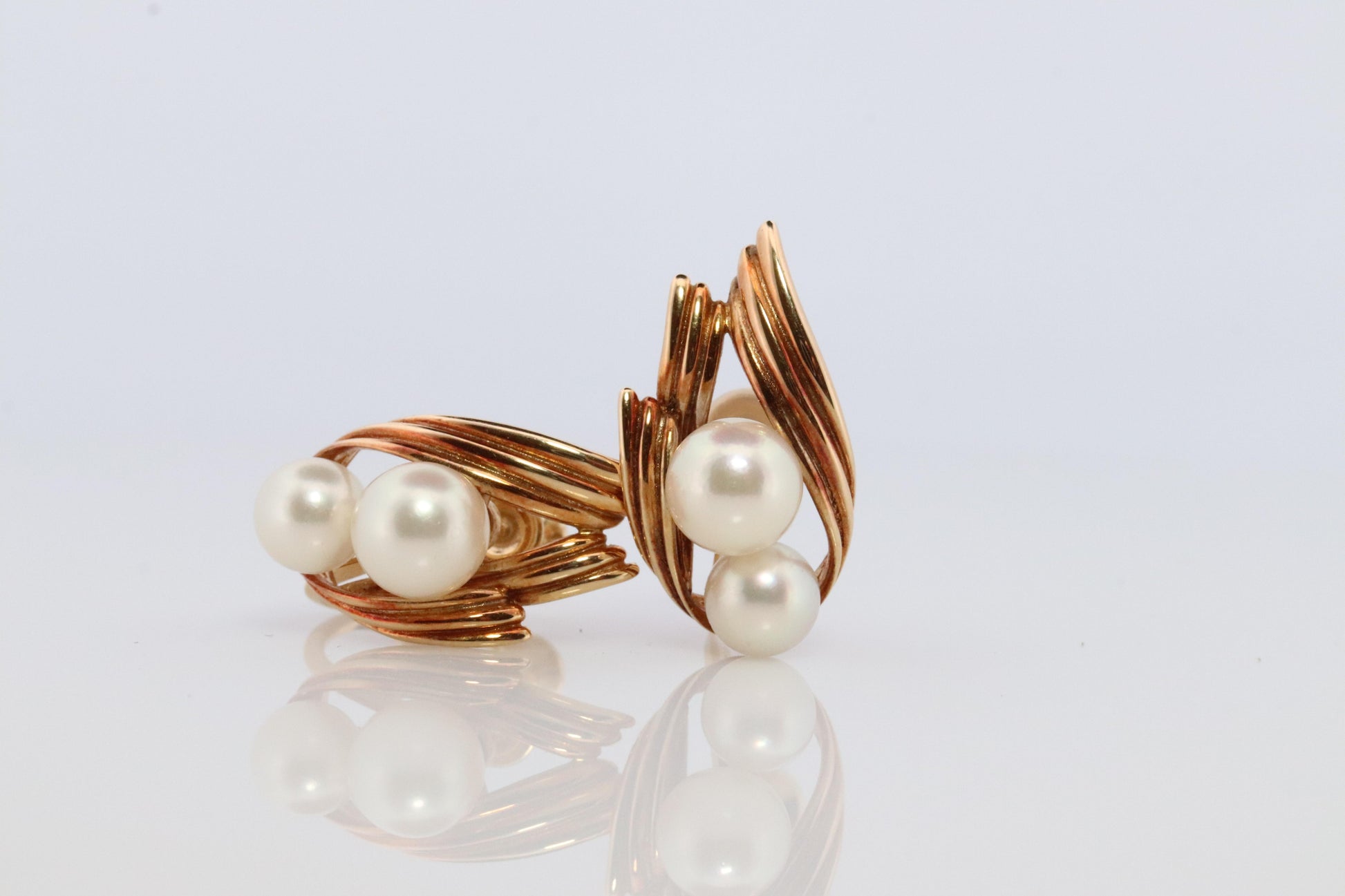 Mikimoto Earrings. Vintage 14k Gold Mikimoto Pearl cluster Clip Ons. Unpierced