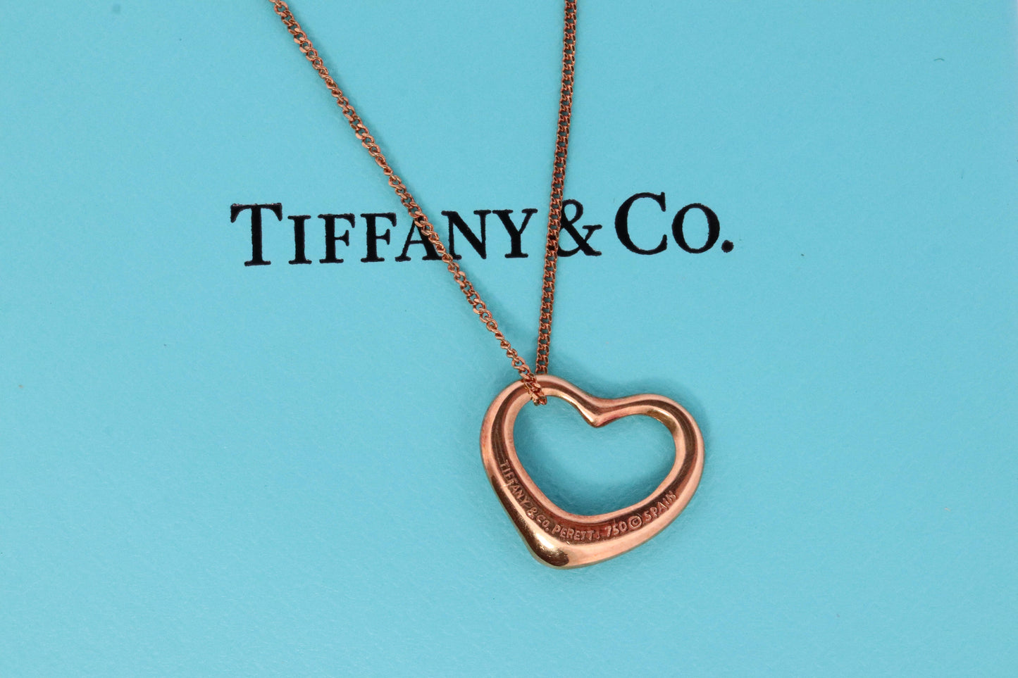 Tiffany and Co Heart Pendant. 18k Tiffany Elsa Peretti Heart Necklace