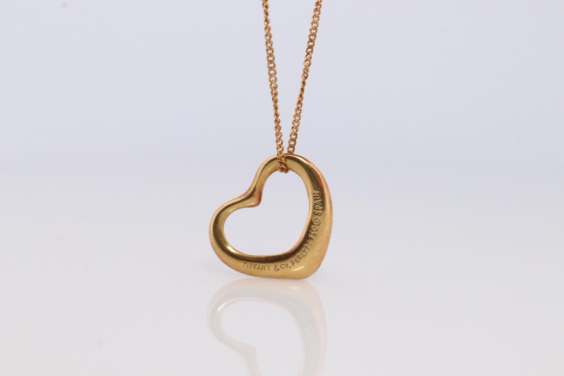 Tiffany and Co Heart Pendant. 18k Tiffany Elsa Peretti Heart Necklace