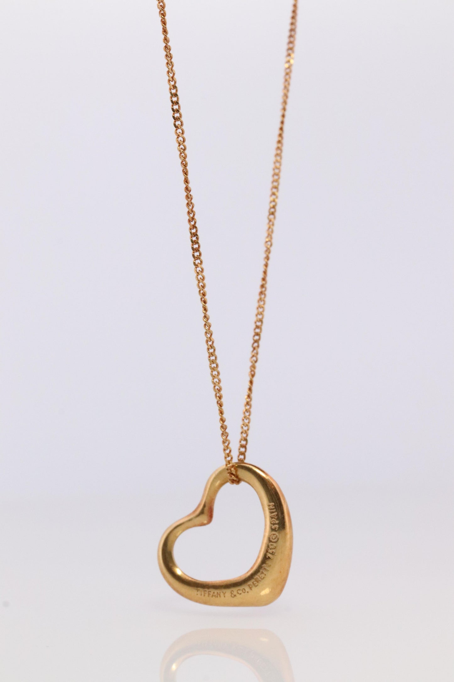 Tiffany and Co Heart Pendant. 18k Tiffany Elsa Peretti Heart Necklace