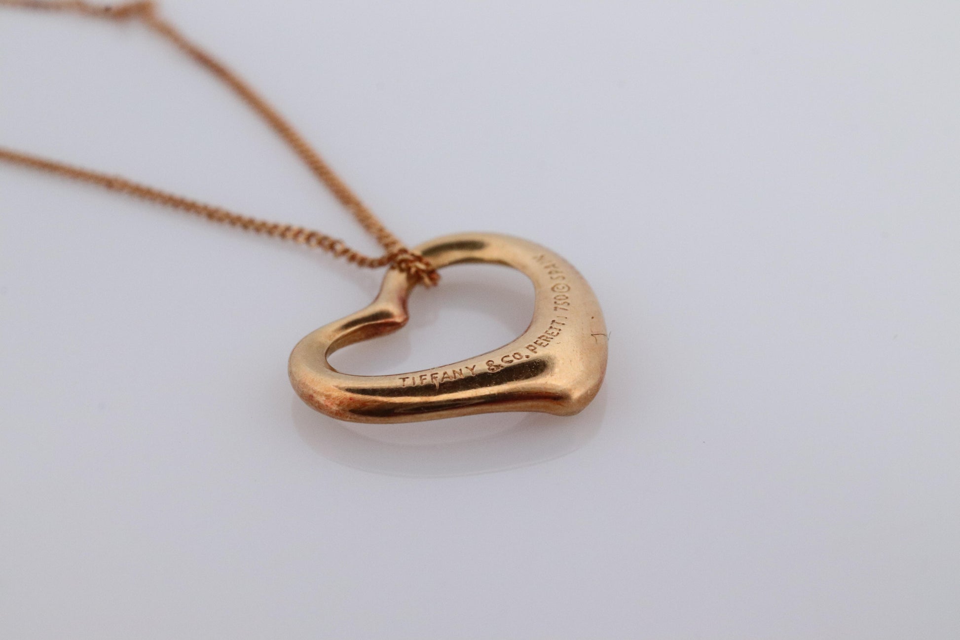 Tiffany and Co Heart Pendant. 18k Tiffany Elsa Peretti Heart Necklace