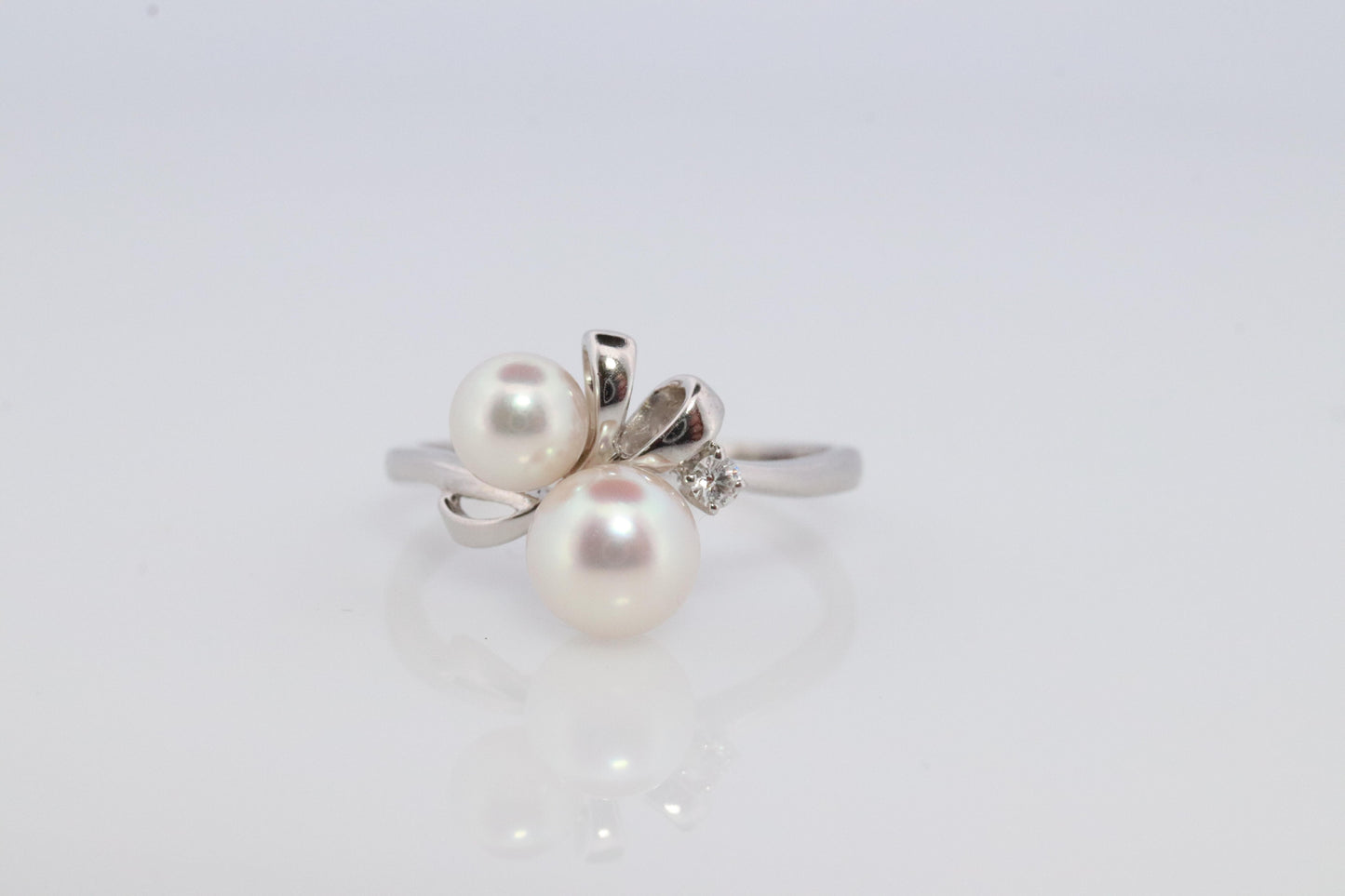 Mikimoto Ring. Vintage 18k Gold Mikimoto Pearl and Diamond Cluster. Vines Grapes