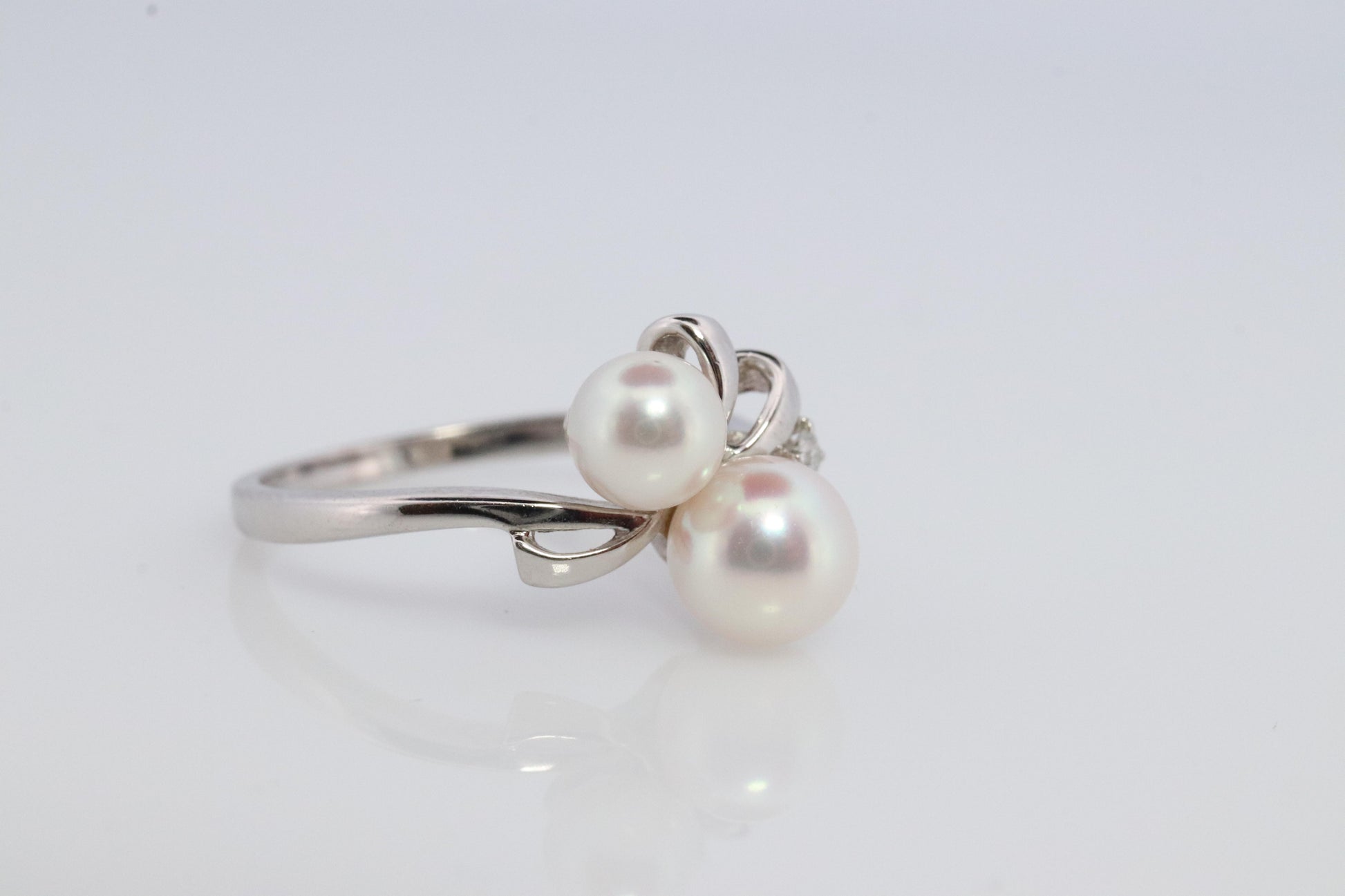 Mikimoto Ring. Vintage 18k Gold Mikimoto Pearl and Diamond Cluster. Vines Grapes