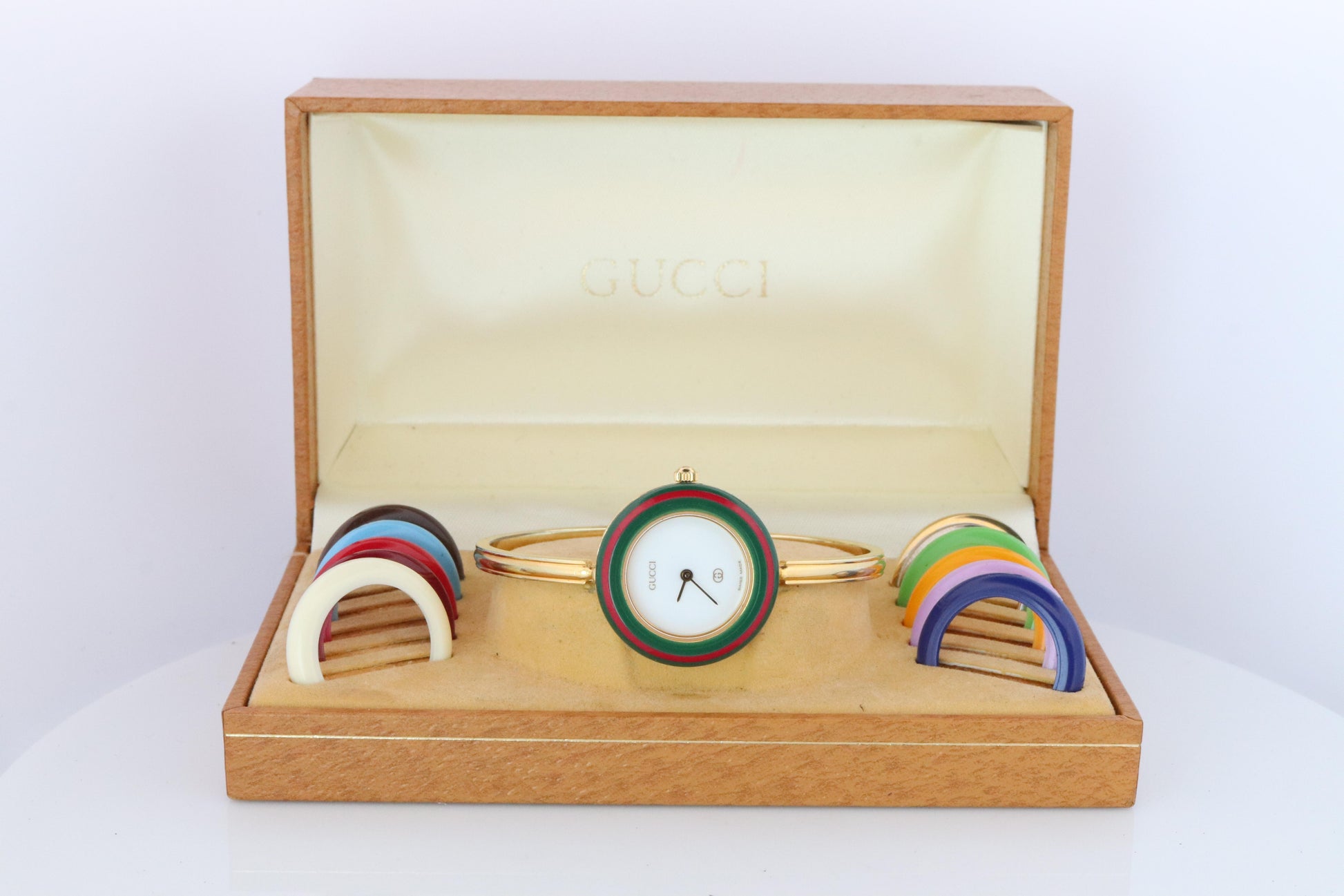 Vintage GUCCI Quartz 1100L Watch. Gucci Ladies Bangle Interchange 10 Bezel watch