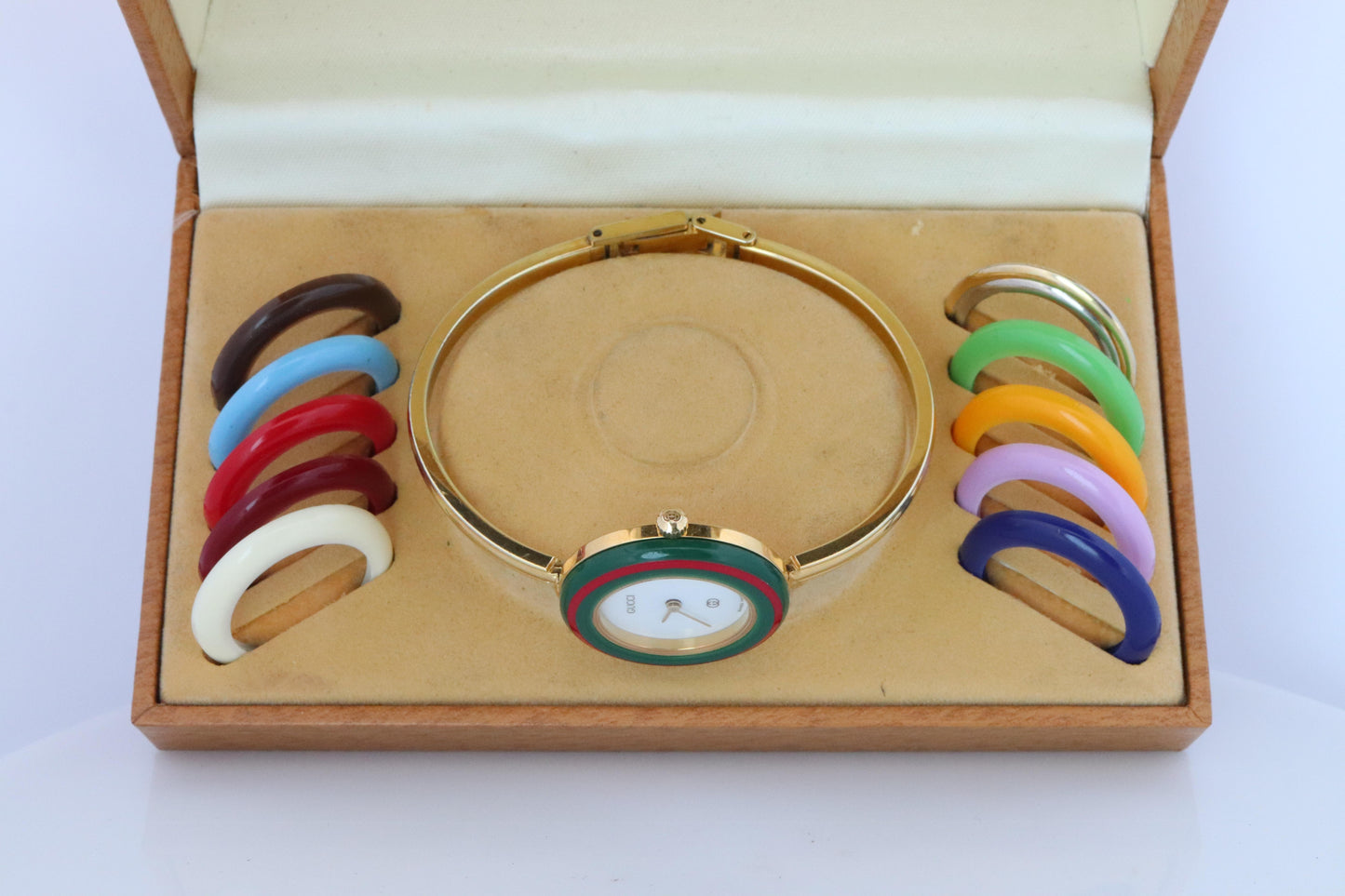 Vintage GUCCI Quartz 1100L Watch. Gucci Ladies Bangle Interchange 10 Bezel watch
