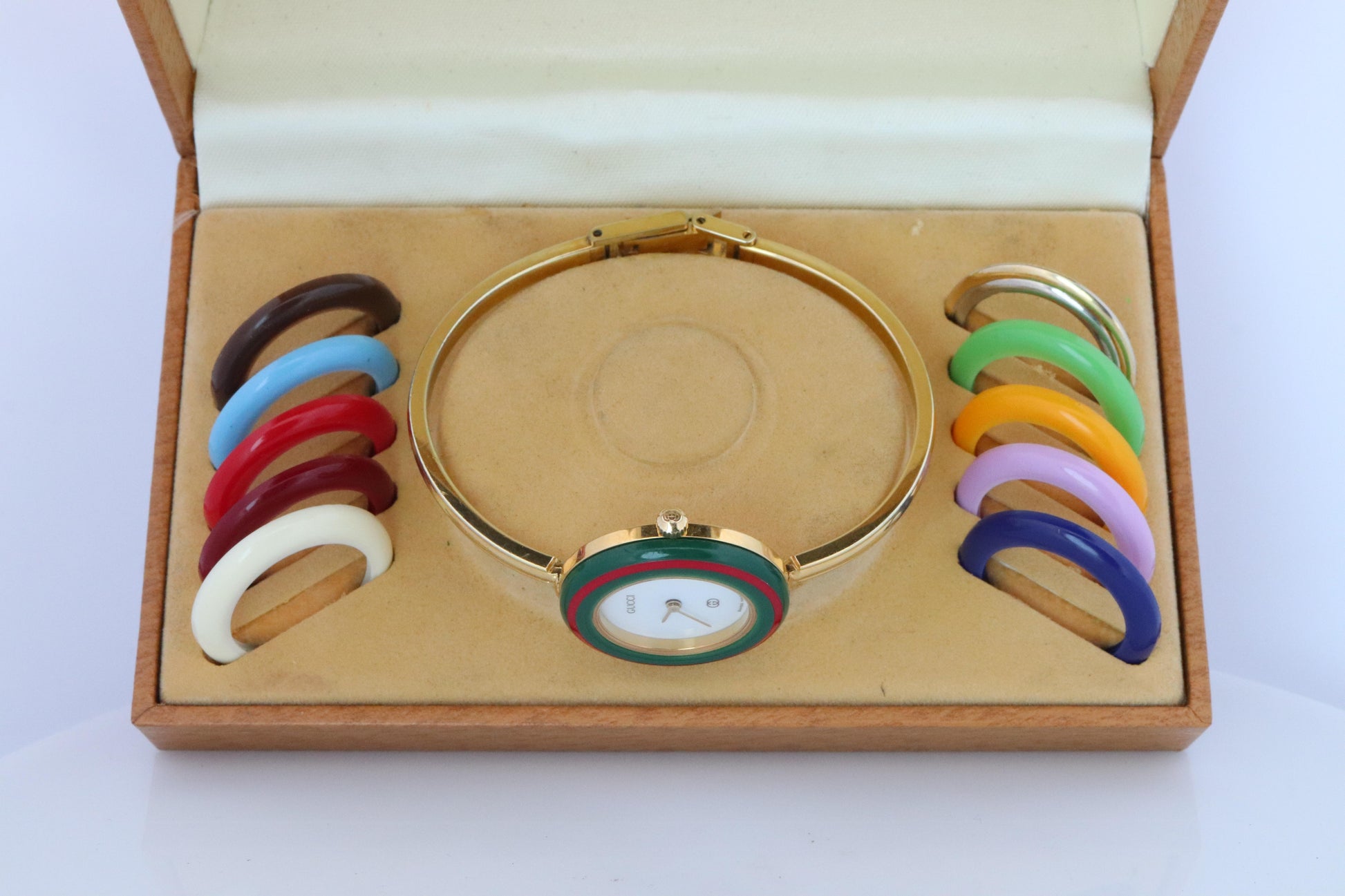 Vintage GUCCI Quartz 1100L Watch. Gucci Ladies Bangle Interchange 10 Bezel watch