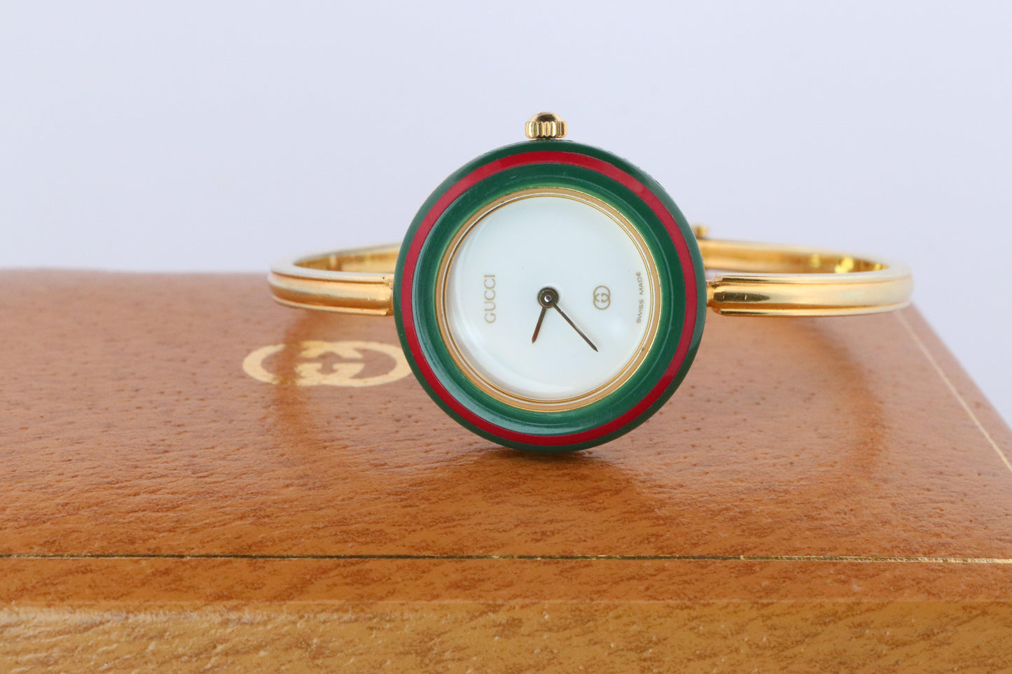 Vintage GUCCI Quartz 1100L Watch. Gucci Ladies Bangle Interchange 10 Bezel watch