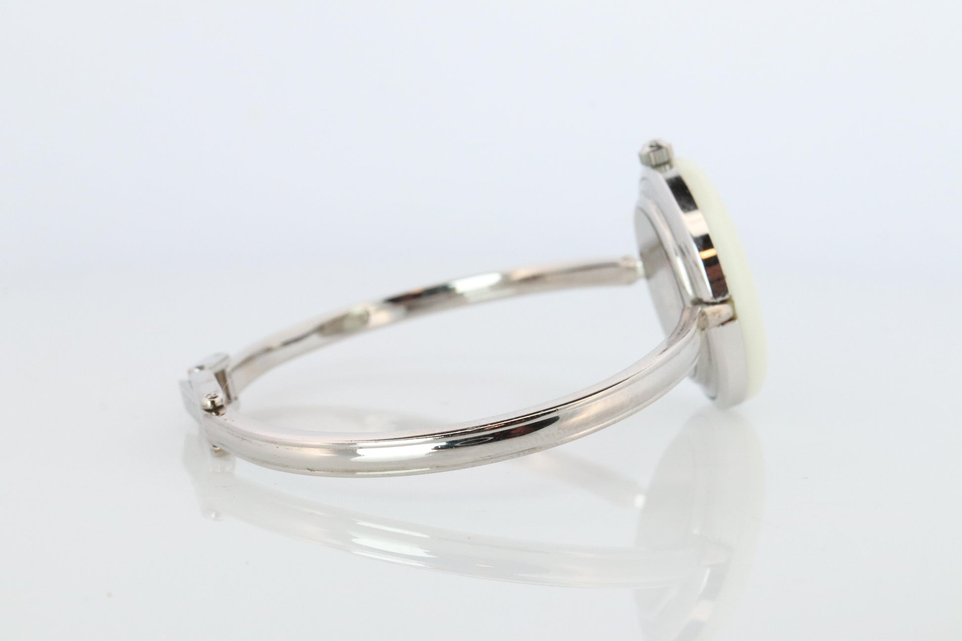 Vintage GUCCI Quartz 11/12.2 Watch Bezels Gucci Ladies Silver Bangle wristwatch