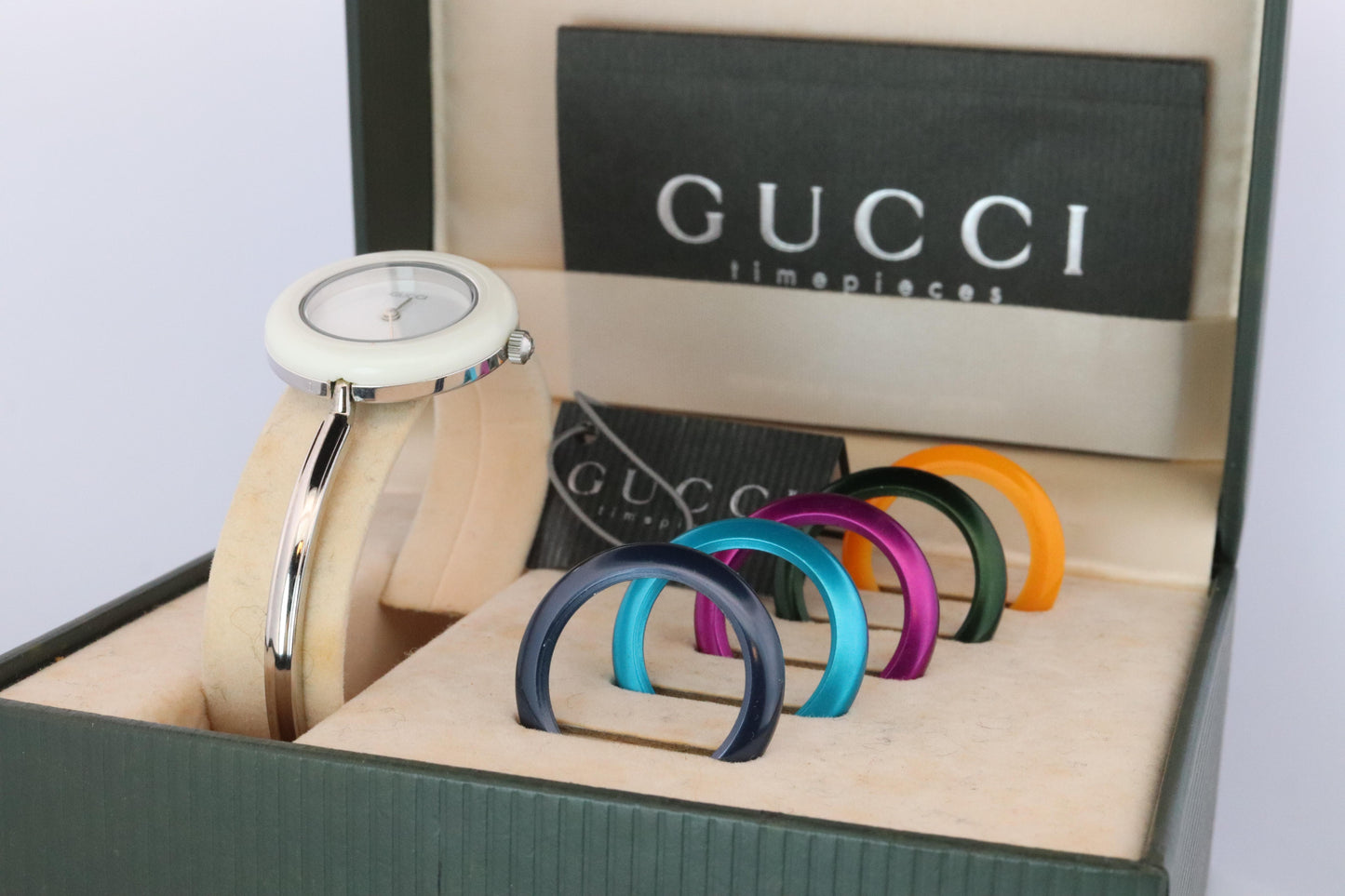 Vintage GUCCI Quartz 11/12.2 Watch Bezels Gucci Ladies Silver Bangle wristwatch
