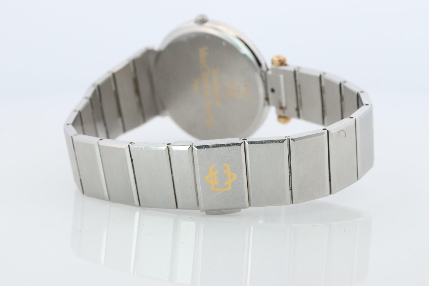 Van Cleef and Arpels 43106 LL5 watch. La Collection SS Round 30mm Watch