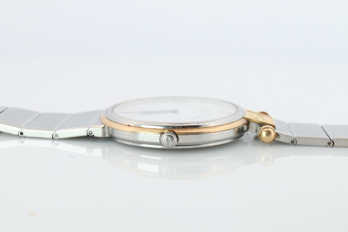 Van Cleef and Arpels 43106 LL5 watch. La Collection SS Round 30mm Watch