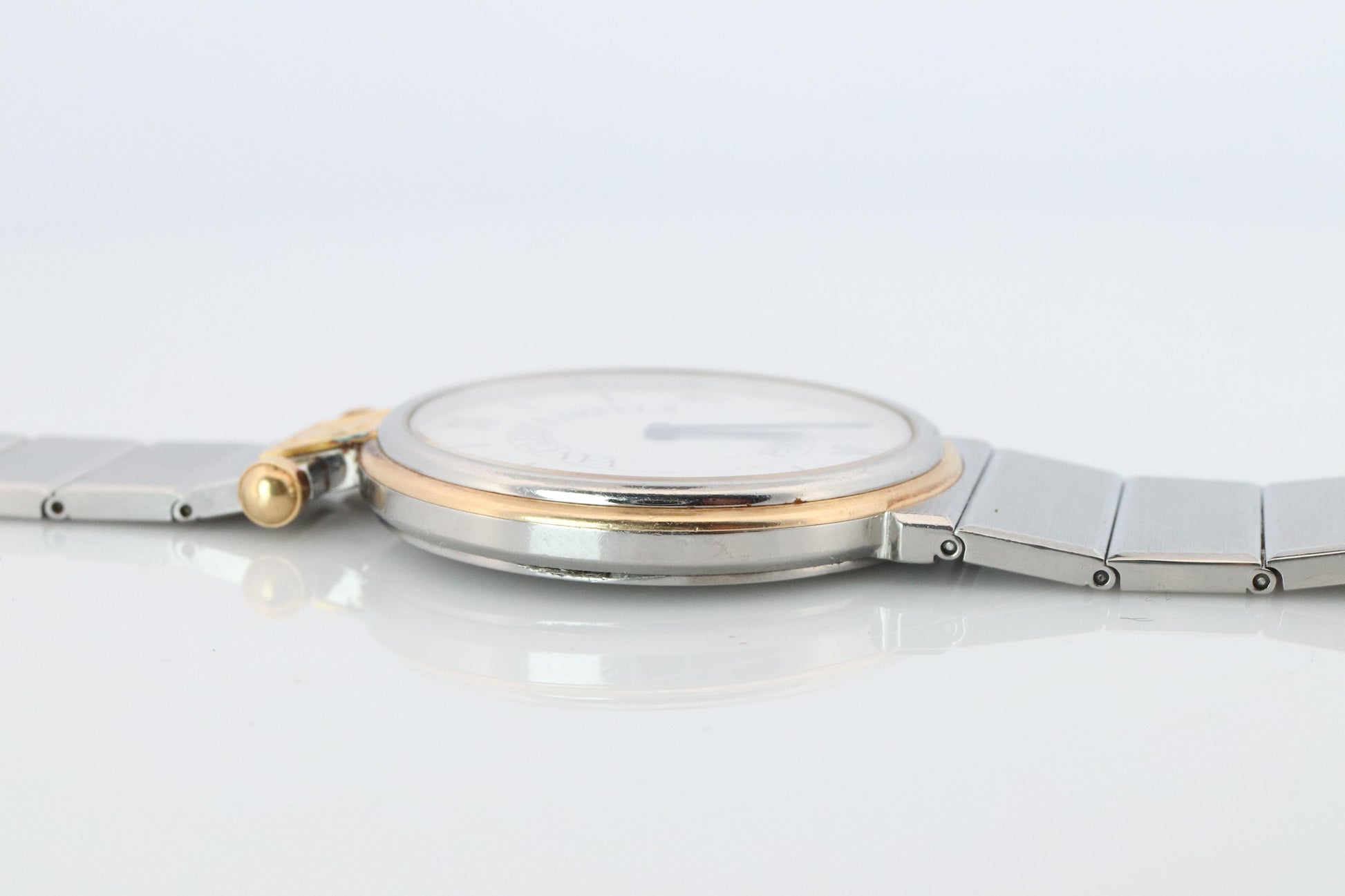 Van Cleef and Arpels 43106 LL5 watch. La Collection SS Round 30mm Watch