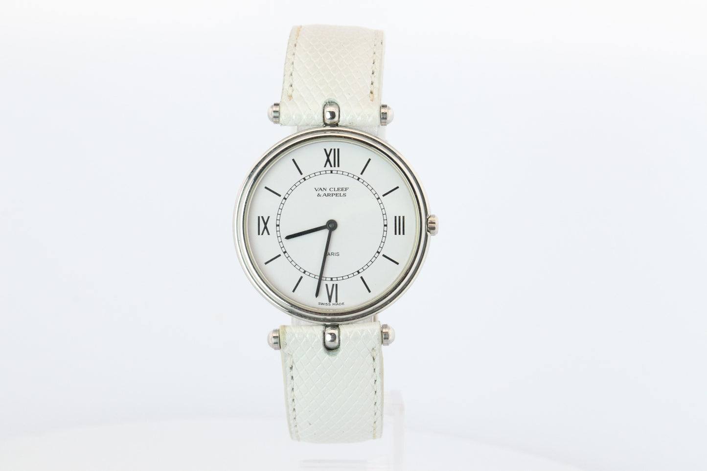 Van Cleef and Arpels 53 104 watch. La Collection 18k SS Round 32mm Watch