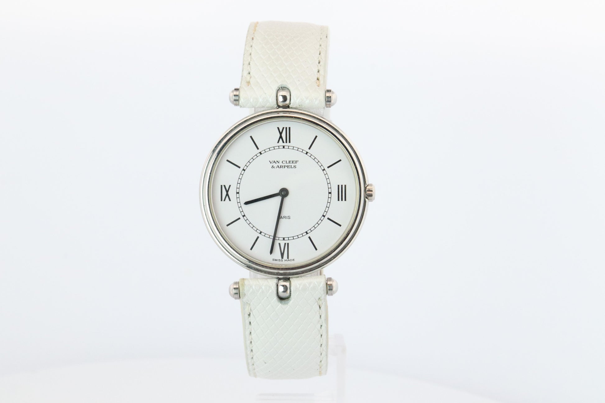 Van Cleef and Arpels 53 104 watch. La Collection 18k SS Round 32mm Watch