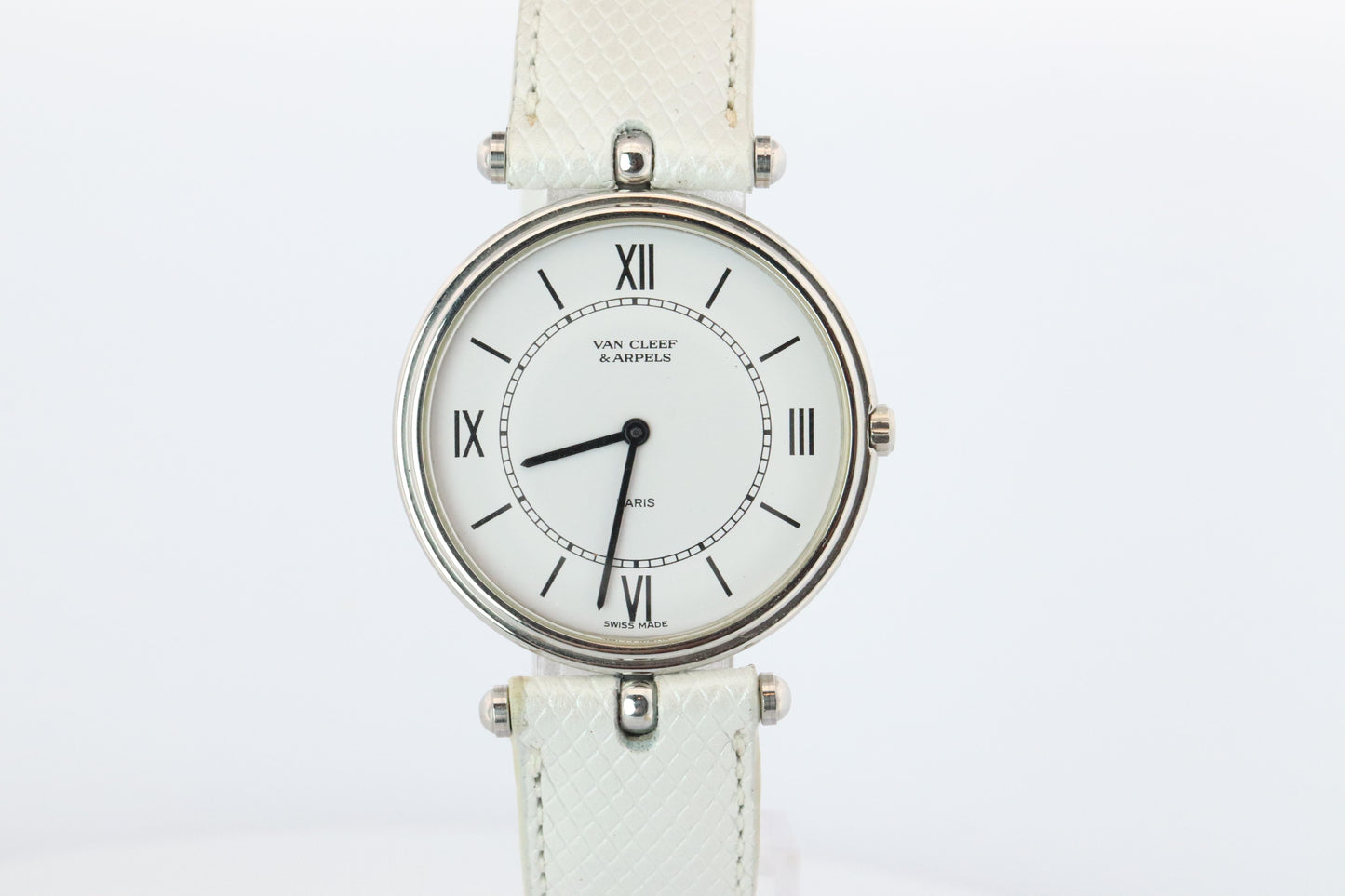 Van Cleef and Arpels 53 104 watch. La Collection 18k SS Round 32mm Watch