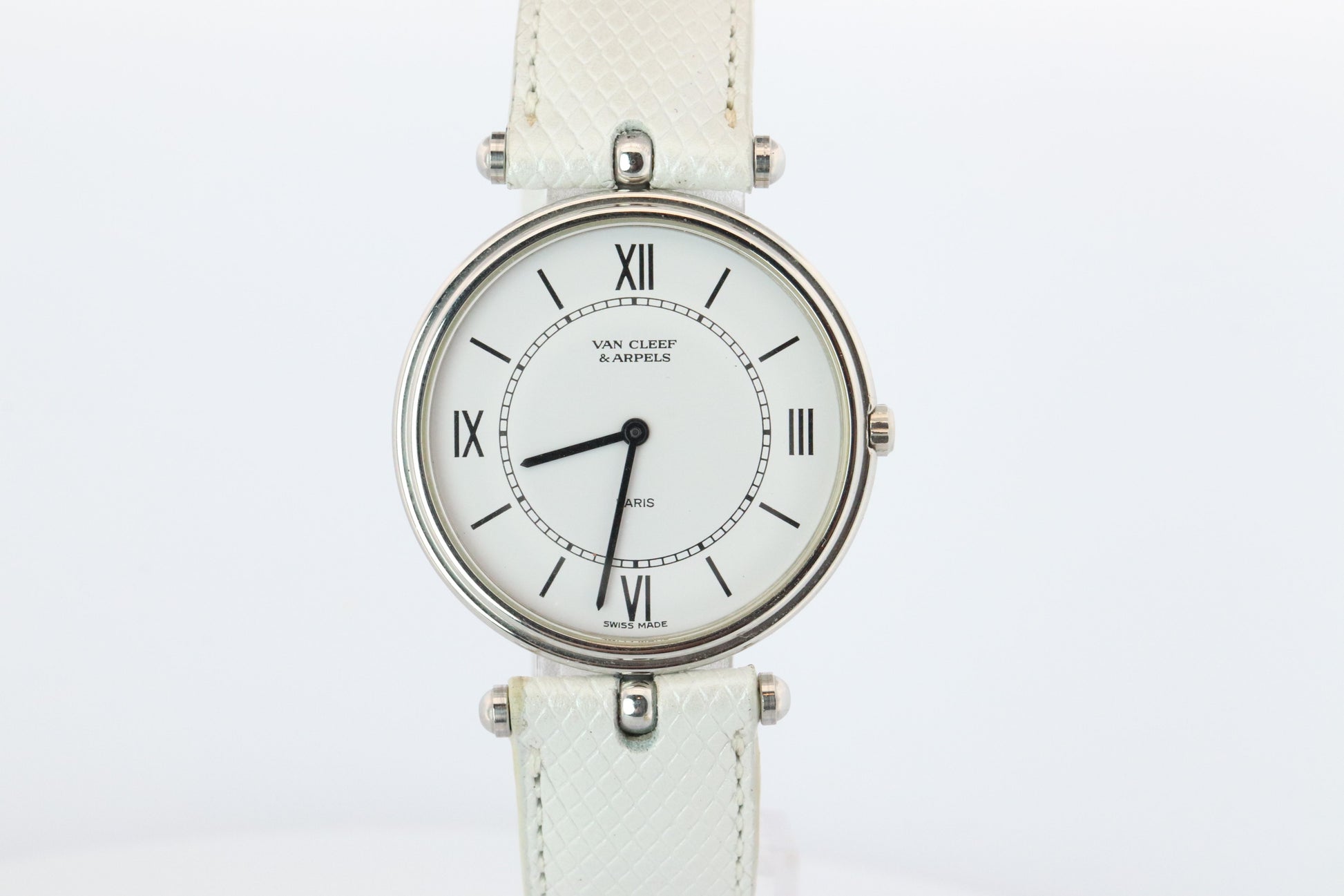 Van Cleef and Arpels 53 104 watch. La Collection 18k SS Round 32mm Watch
