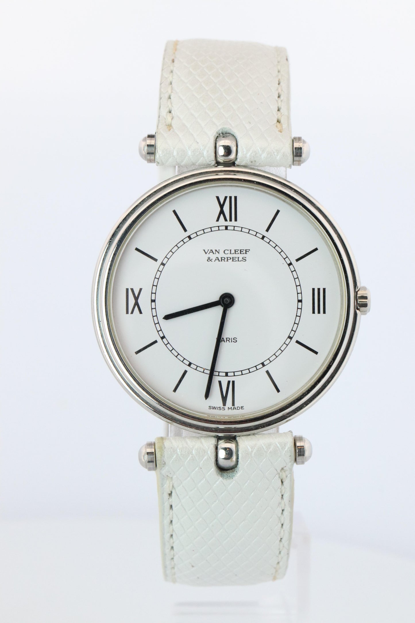 Van Cleef and Arpels 53 104 watch. La Collection 18k SS Round 32mm Watch