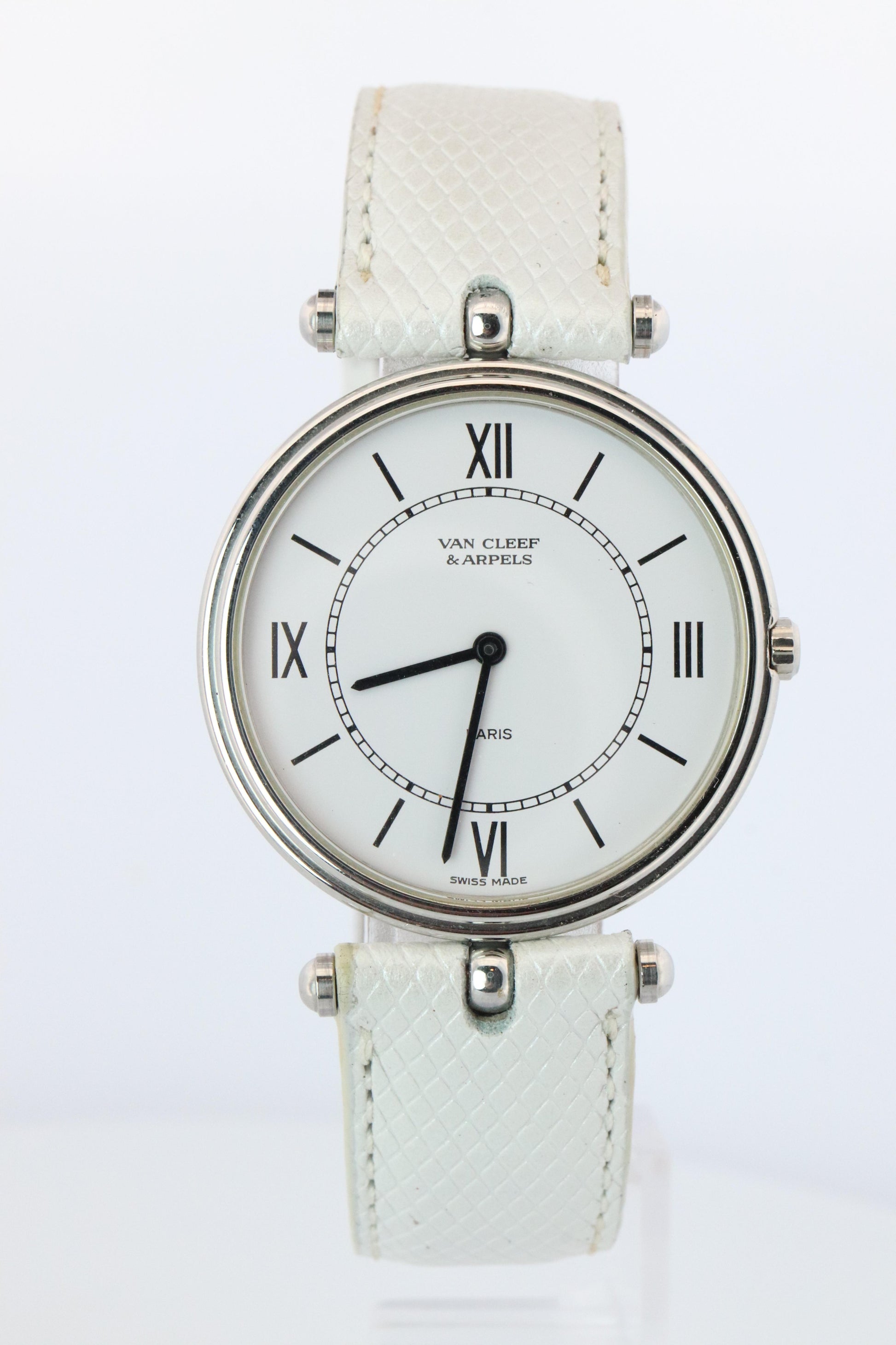 Van Cleef and Arpels 53 104 watch. La Collection 18k SS Round 32mm Watch