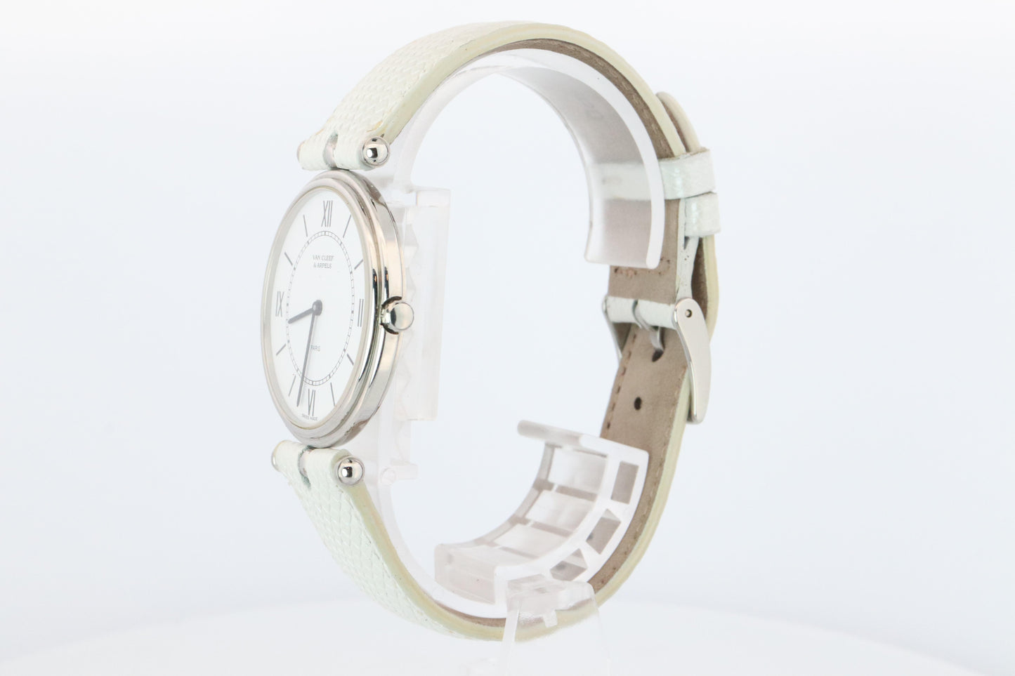 Van Cleef and Arpels 53 104 watch. La Collection 18k SS Round 32mm Watch