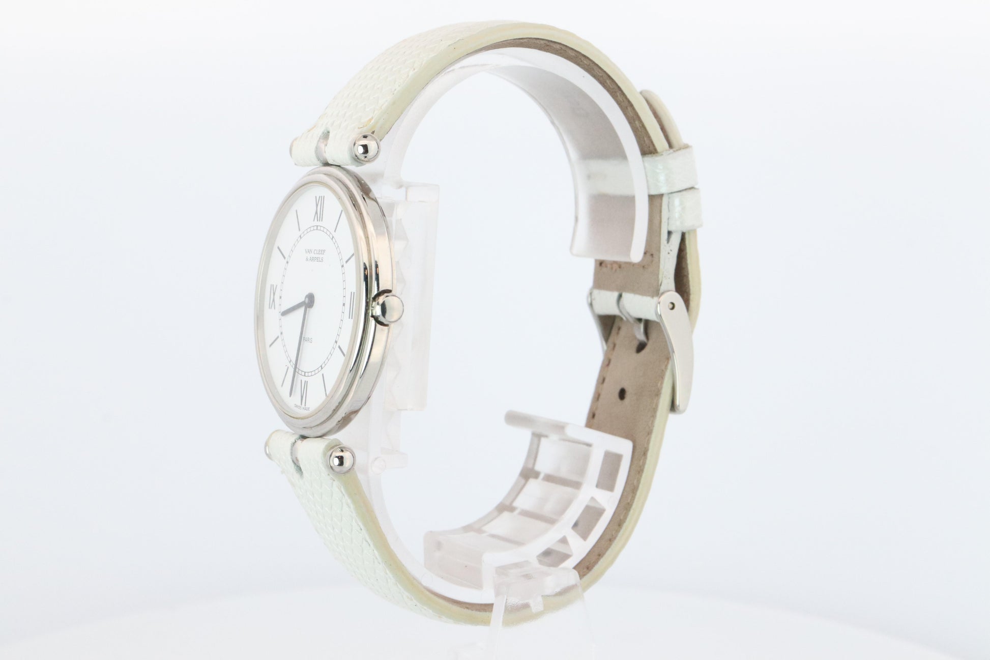Van Cleef and Arpels 53 104 watch. La Collection 18k SS Round 32mm Watch