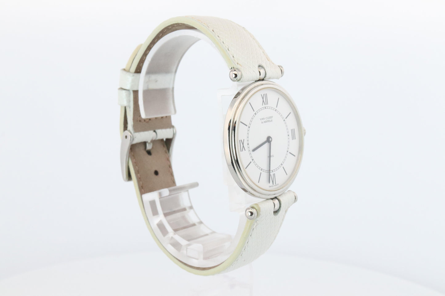 Van Cleef and Arpels 53 104 watch. La Collection 18k SS Round 32mm Watch