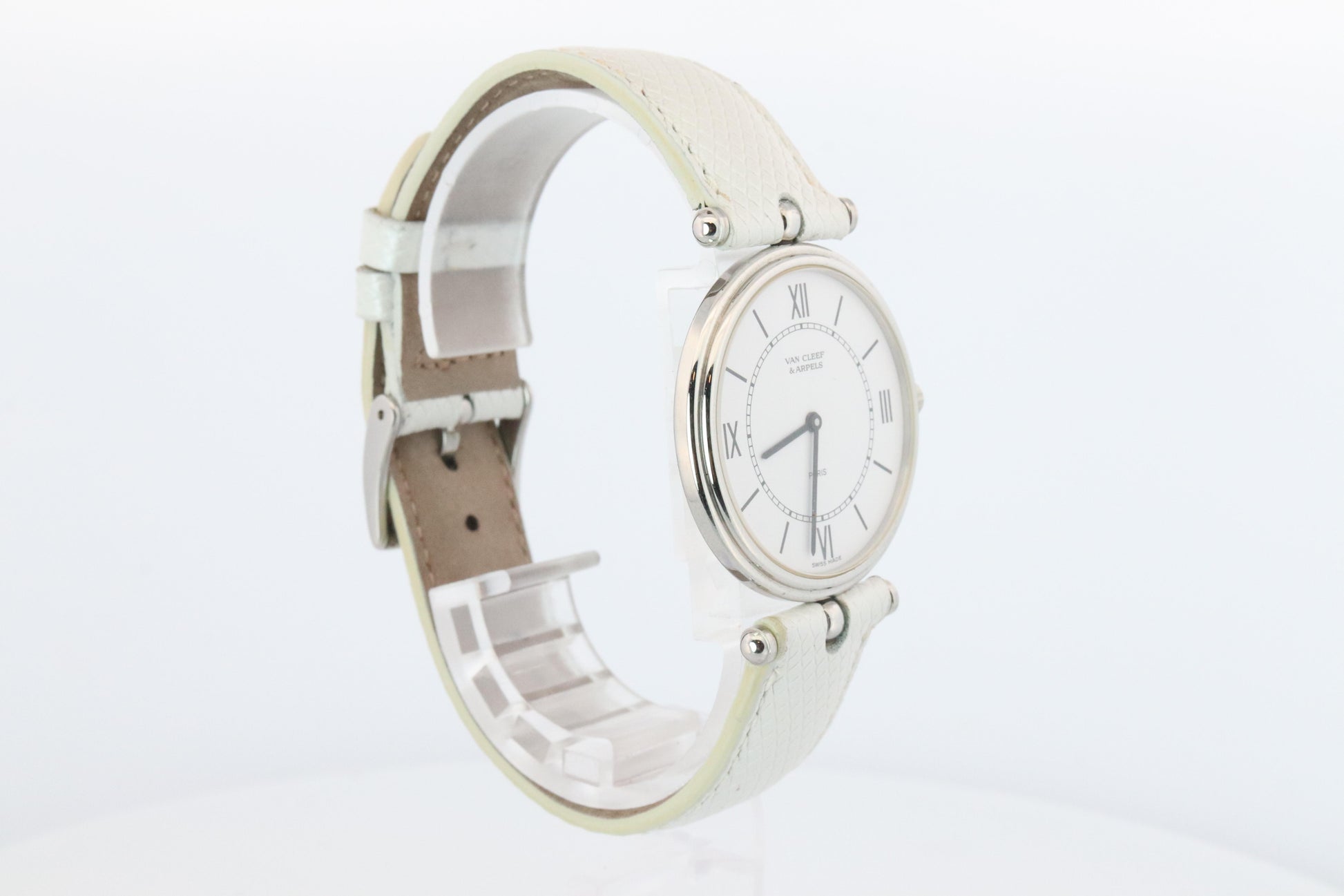 Van Cleef and Arpels 53 104 watch. La Collection 18k SS Round 32mm Watch
