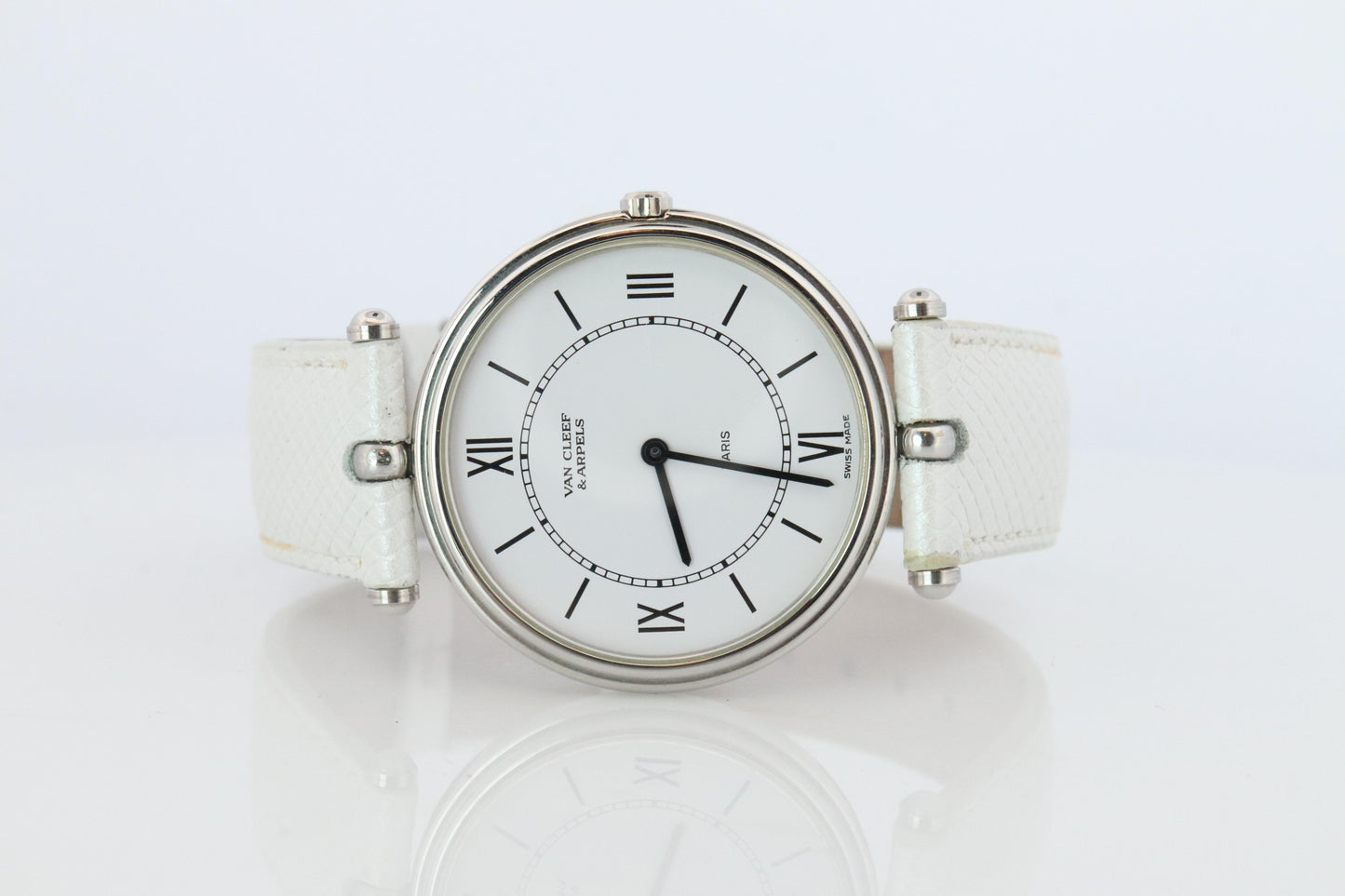 Van Cleef and Arpels 53 104 watch. La Collection 18k SS Round 32mm Watch