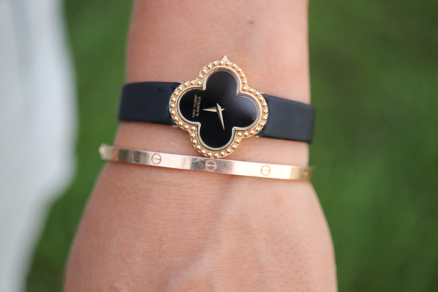 Van Cleef and Arpels Alhambra watch. 18k Gold VCA HH75210 Clove Black Dial.