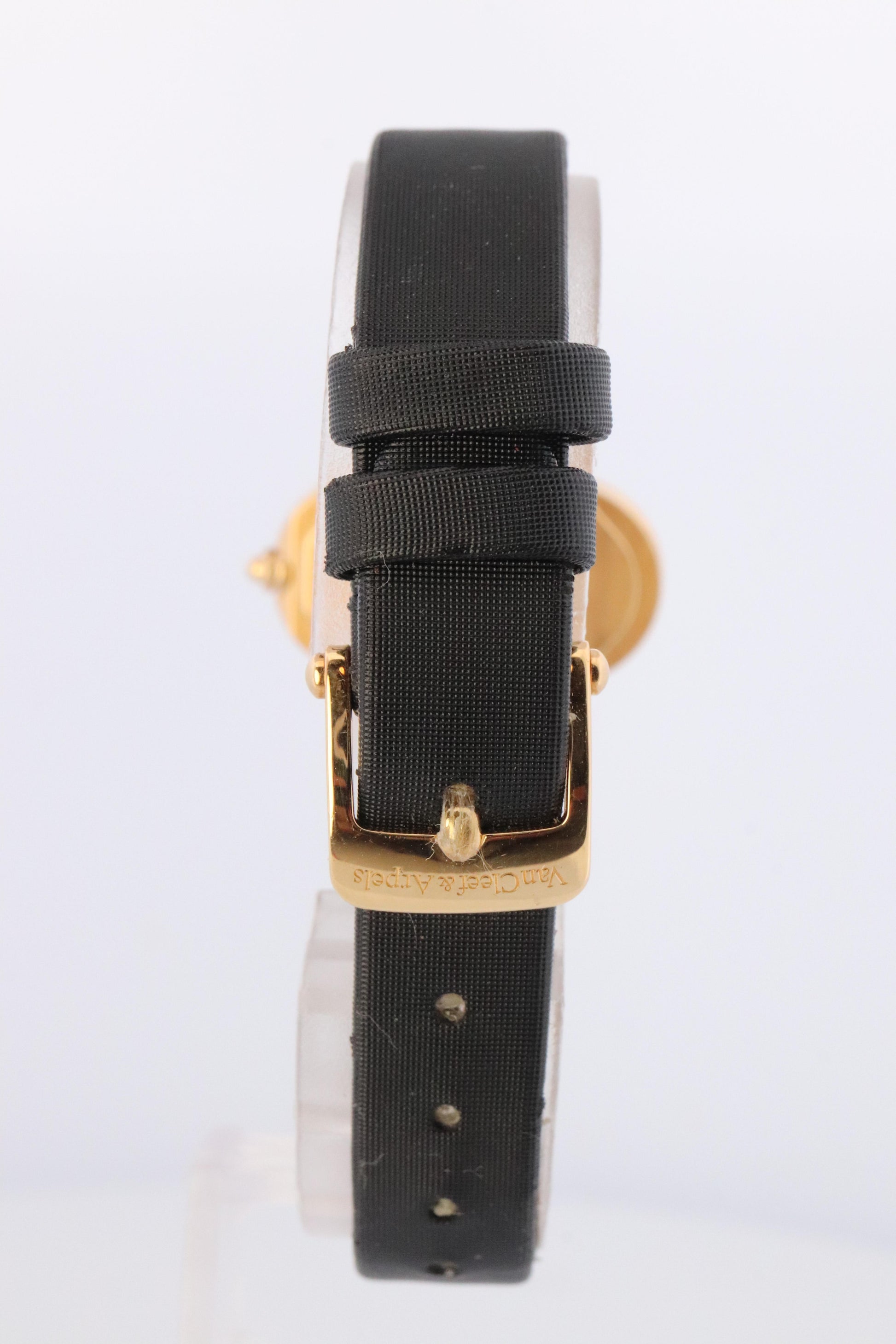 Van Cleef and Arpels Alhambra watch. 18k Gold VCA HH75210 Clove Black Dial.