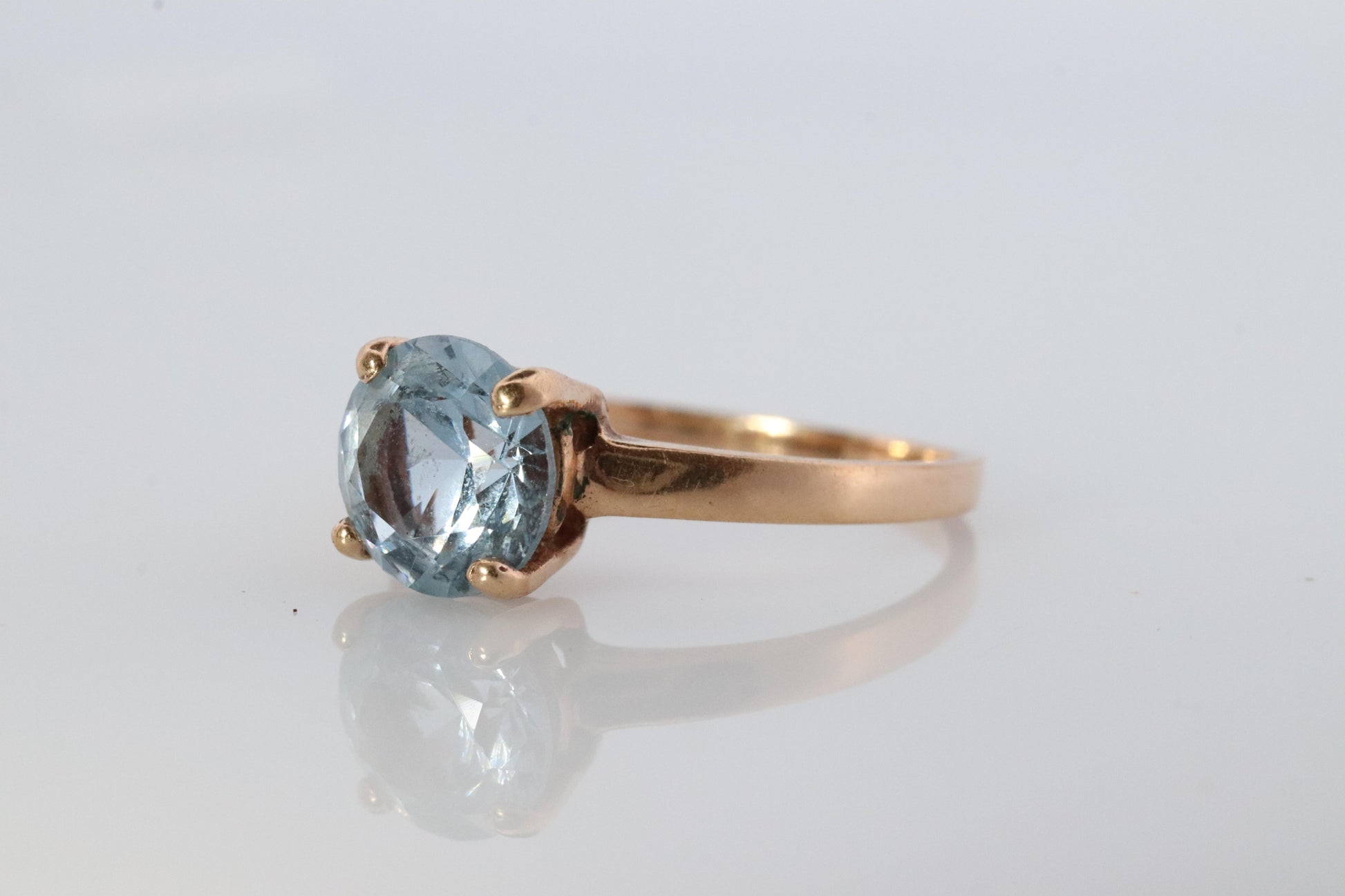 10k Aquamarine Topaz Solitaire Ring. 10k yellow gold band ring.