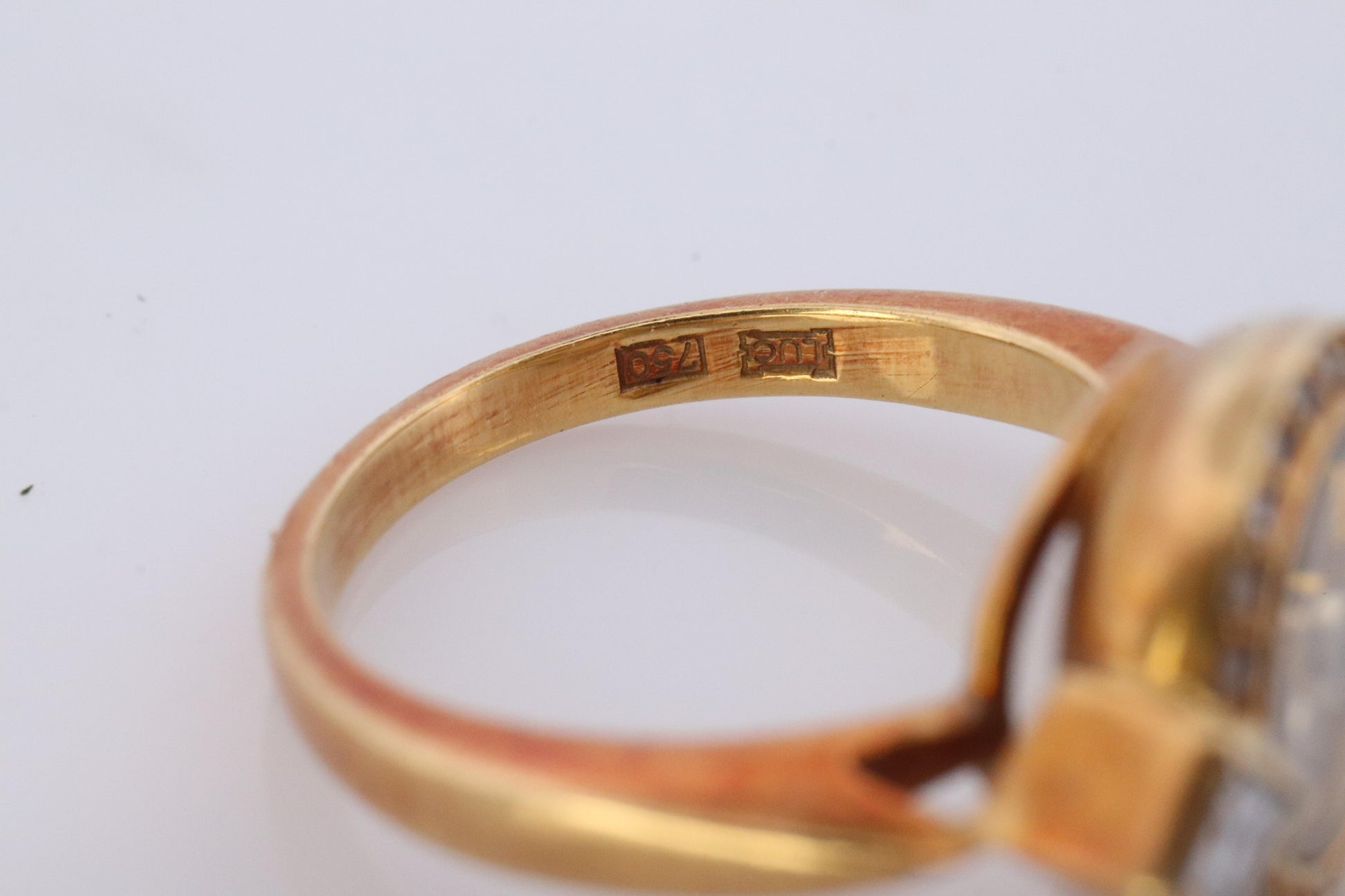 18k Chopard Happy Diamond ring. CHOPARD Happy Diamond band
