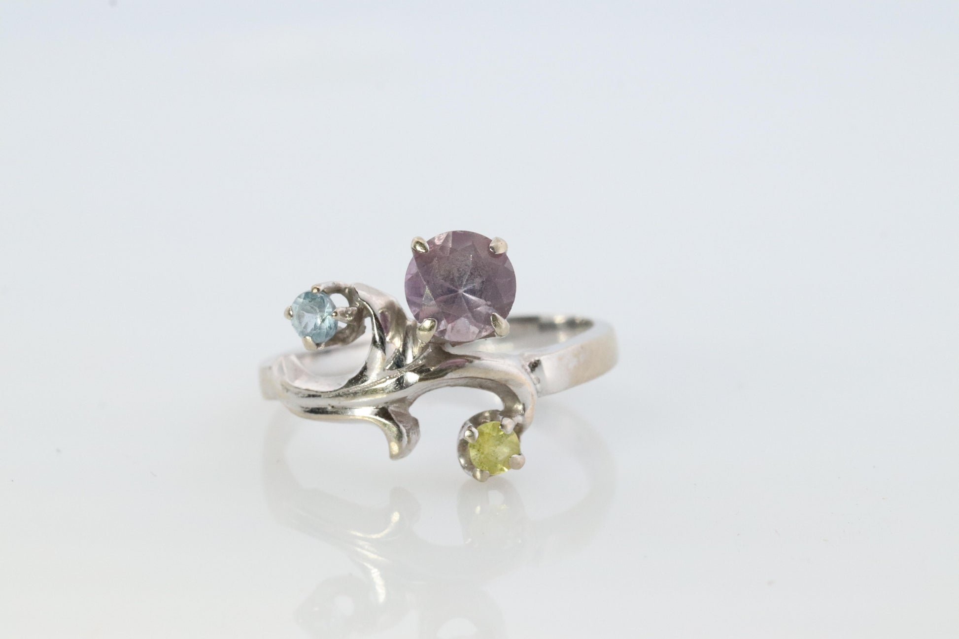 14k Multi-Color Gem Ring. 14k Topaz Blooming Flower and leaves ring.