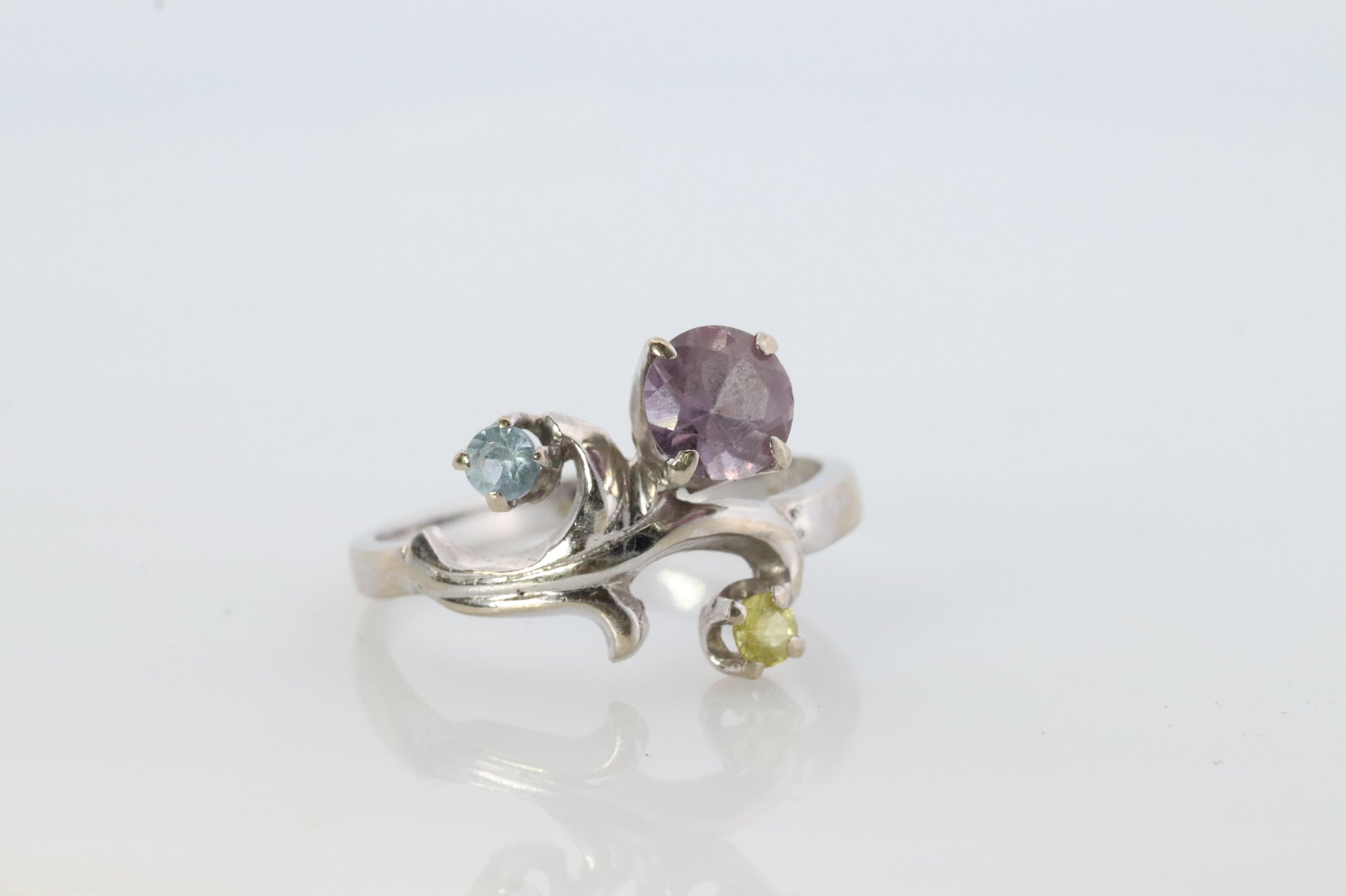 14k Multi-Color Gem Ring. 14k Topaz Blooming Flower and leaves ring.