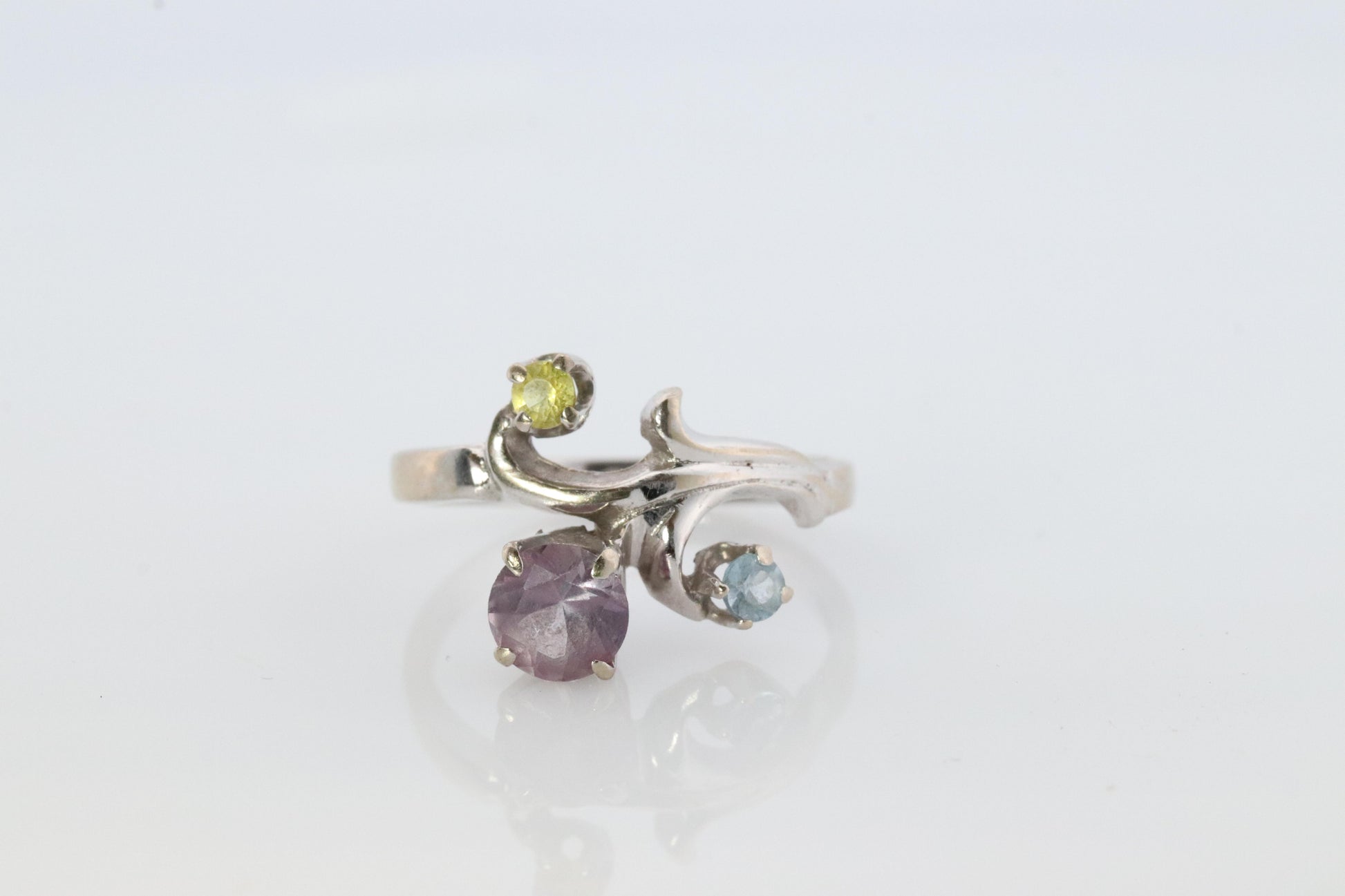 14k Multi-Color Gem Ring. 14k Topaz Blooming Flower and leaves ring.