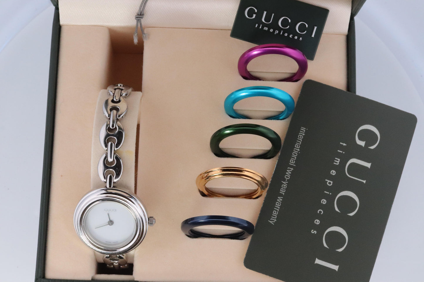 Vintage GUCCI Quartz 11/12.2L Watch Timepiece. Gucci Ladies Silver Bezel Colors