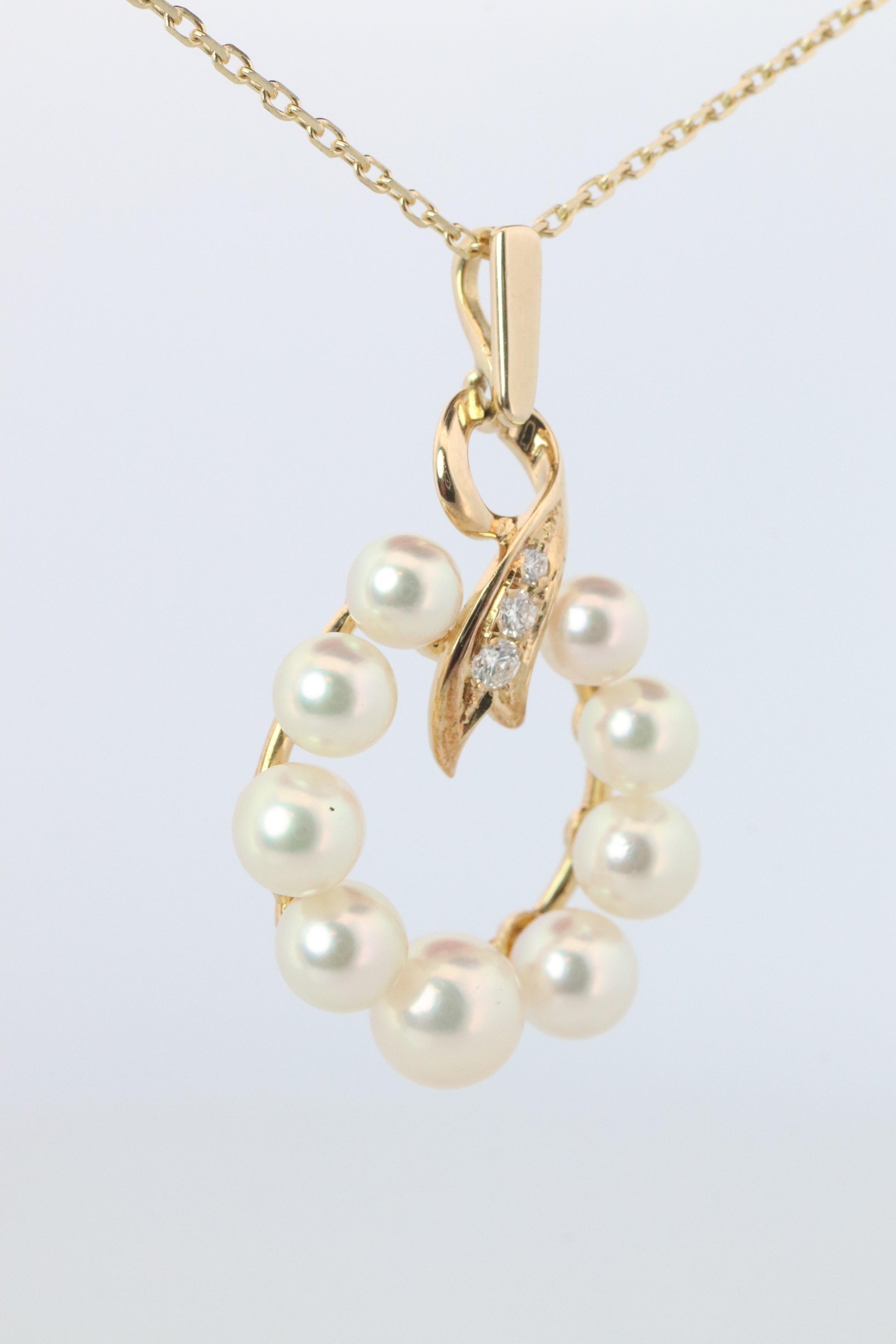 Mikimoto Pendant. Vintage 14k Yellow Gold Mikimoto Pearl Diamond Necklace wreath