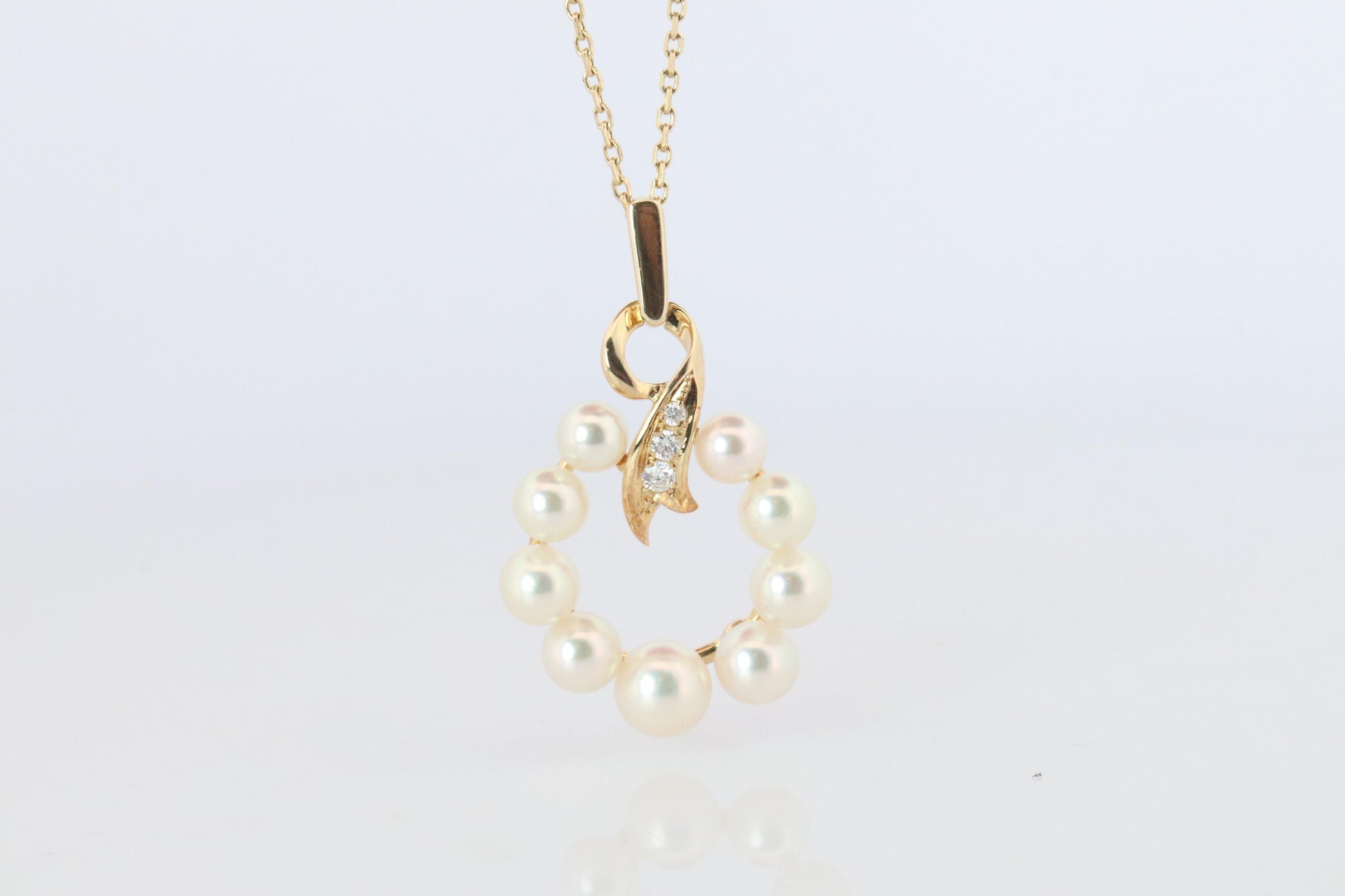 Mikimoto Pendant. Vintage 14k Yellow Gold Mikimoto Pearl Diamond Necklace wreath