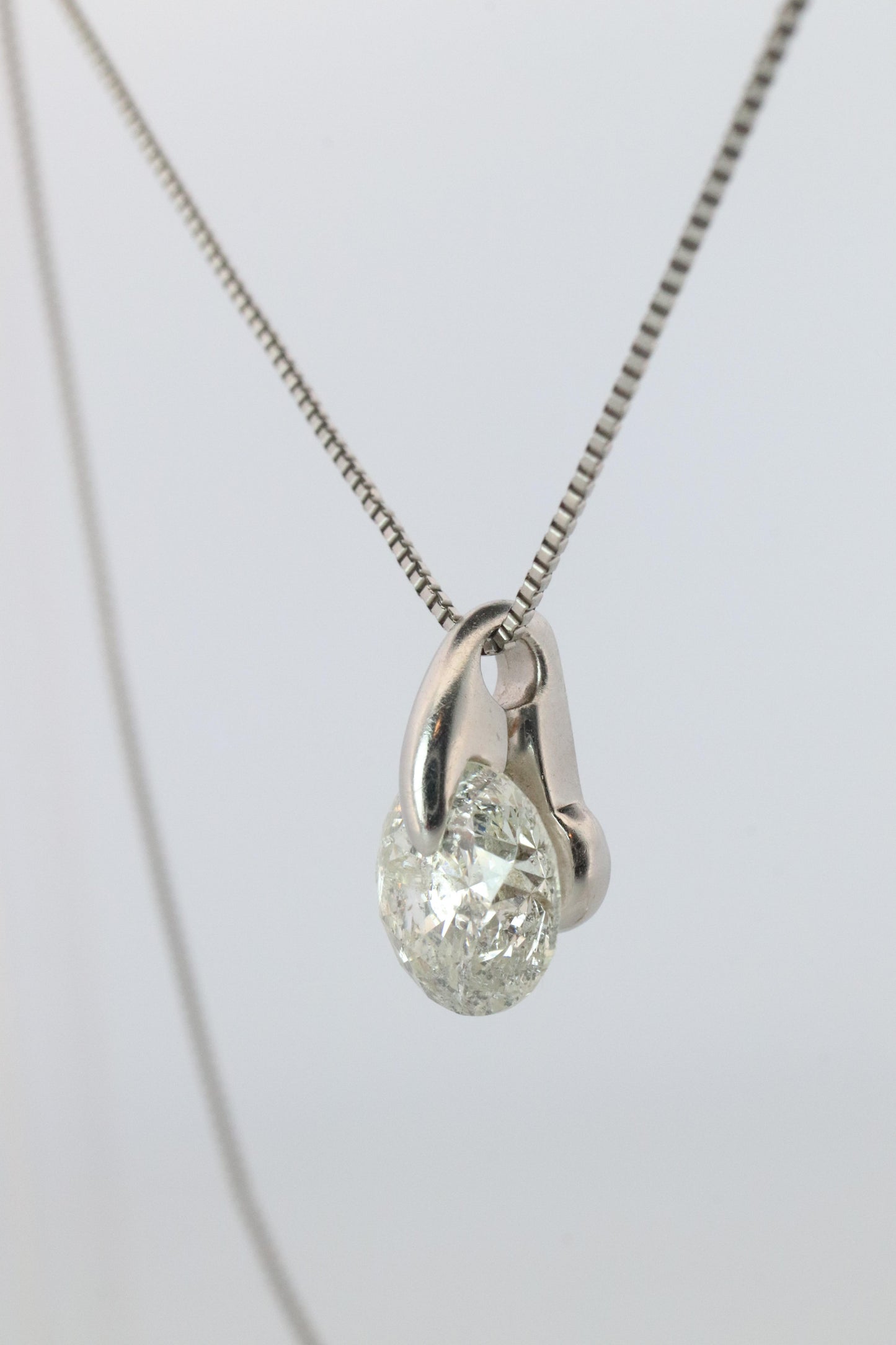Large Diamond solitaire pendant. Platinum Pt900 Natural Diamond 2CT Necklace