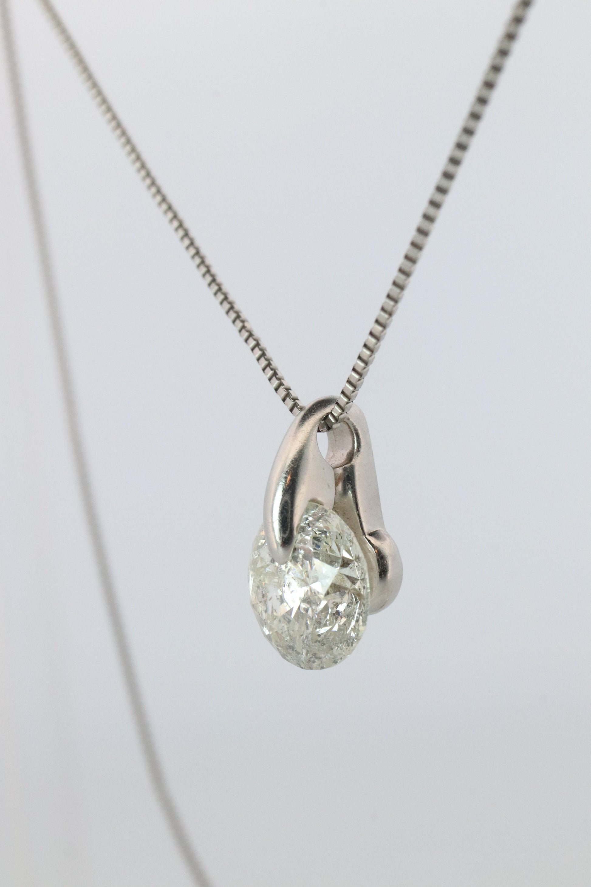 Large Diamond solitaire pendant. Platinum Pt900 Natural Diamond 2CT Necklace