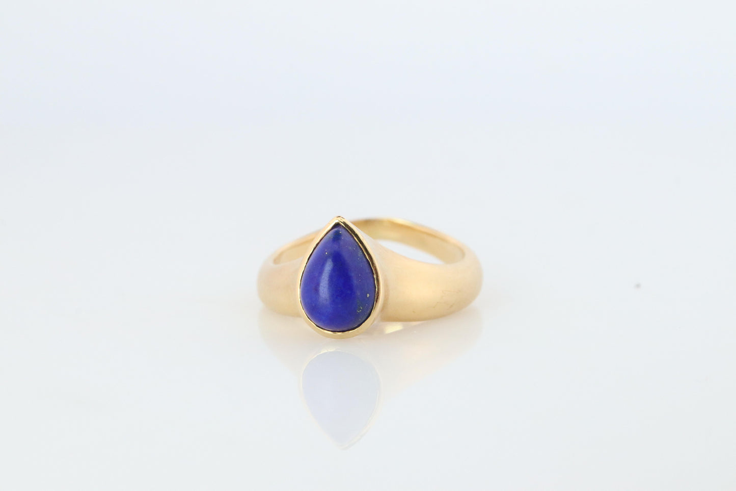 Vintage Van Cleef Arpels Ring. Genuine VCA Lapis Lazuli 18k YG Ring.