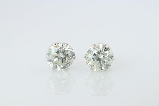 Diamond Stud Earrings. Platinum PT900 2.1ctw Diamond Claw Studs Earrings.