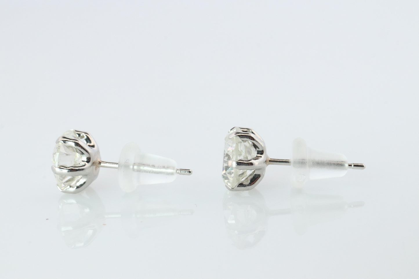 Diamond Stud Earrings. Platinum PT900 2.1ctw Diamond Claw Studs Earrings.