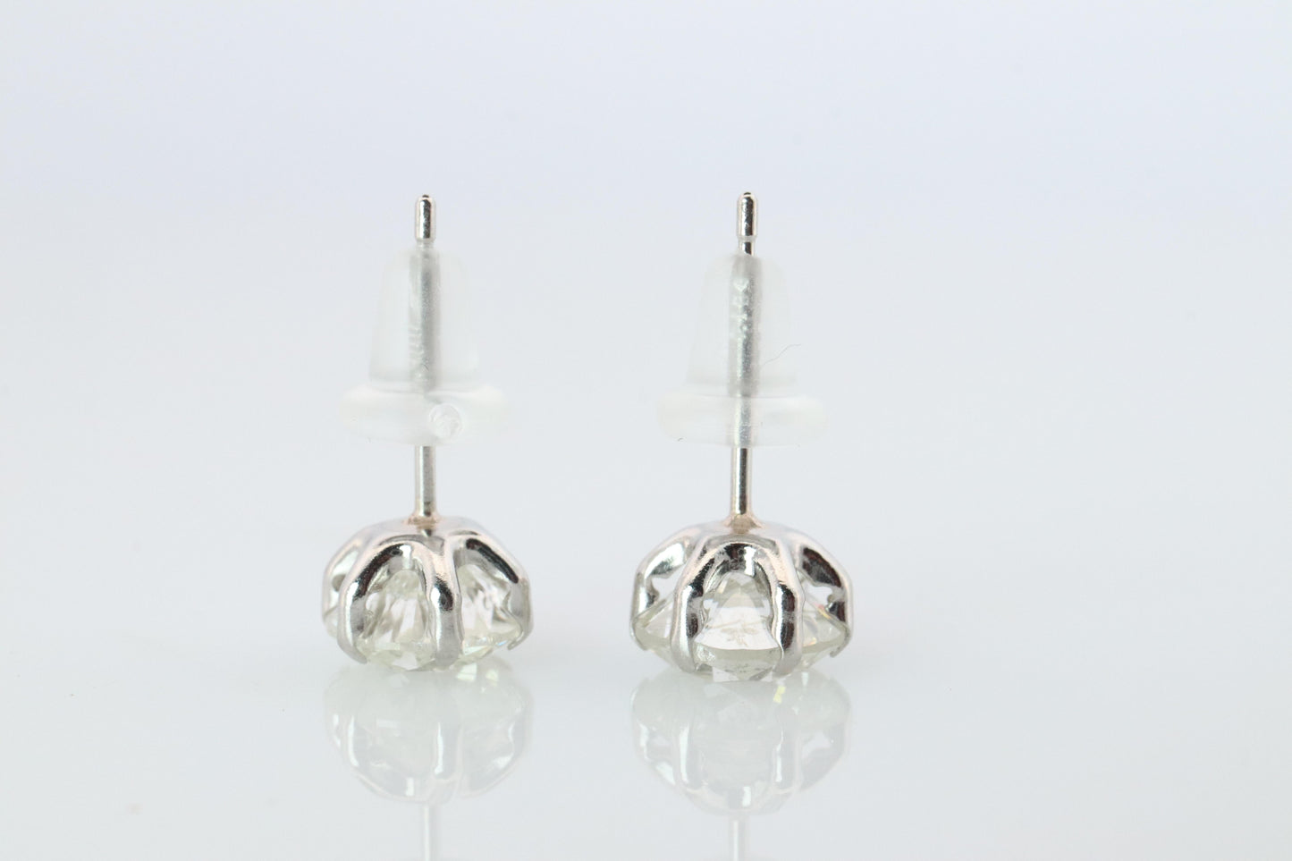 Diamond Stud Earrings. Platinum PT900 2.1ctw Diamond Claw Studs Earrings.