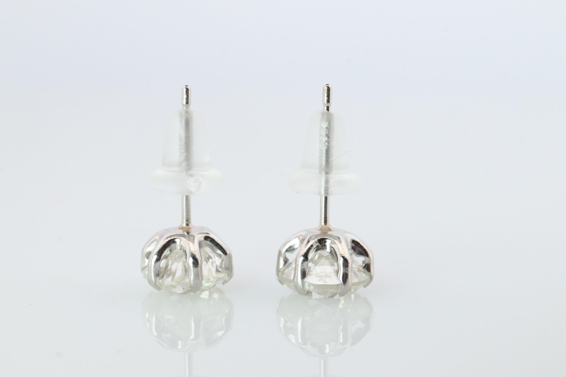 Diamond Stud Earrings. Platinum PT900 2.1ctw Diamond Claw Studs Earrings.