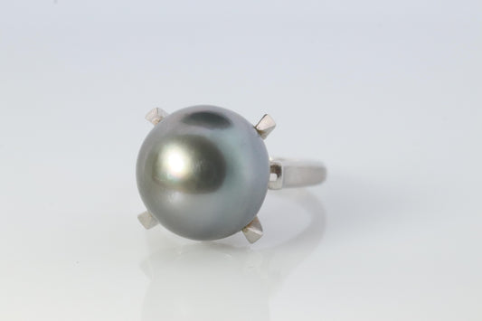 TASAKI Ring. Genuine Platinum Tahitian Pearl Solitaire. PT900 Large Tahitian.